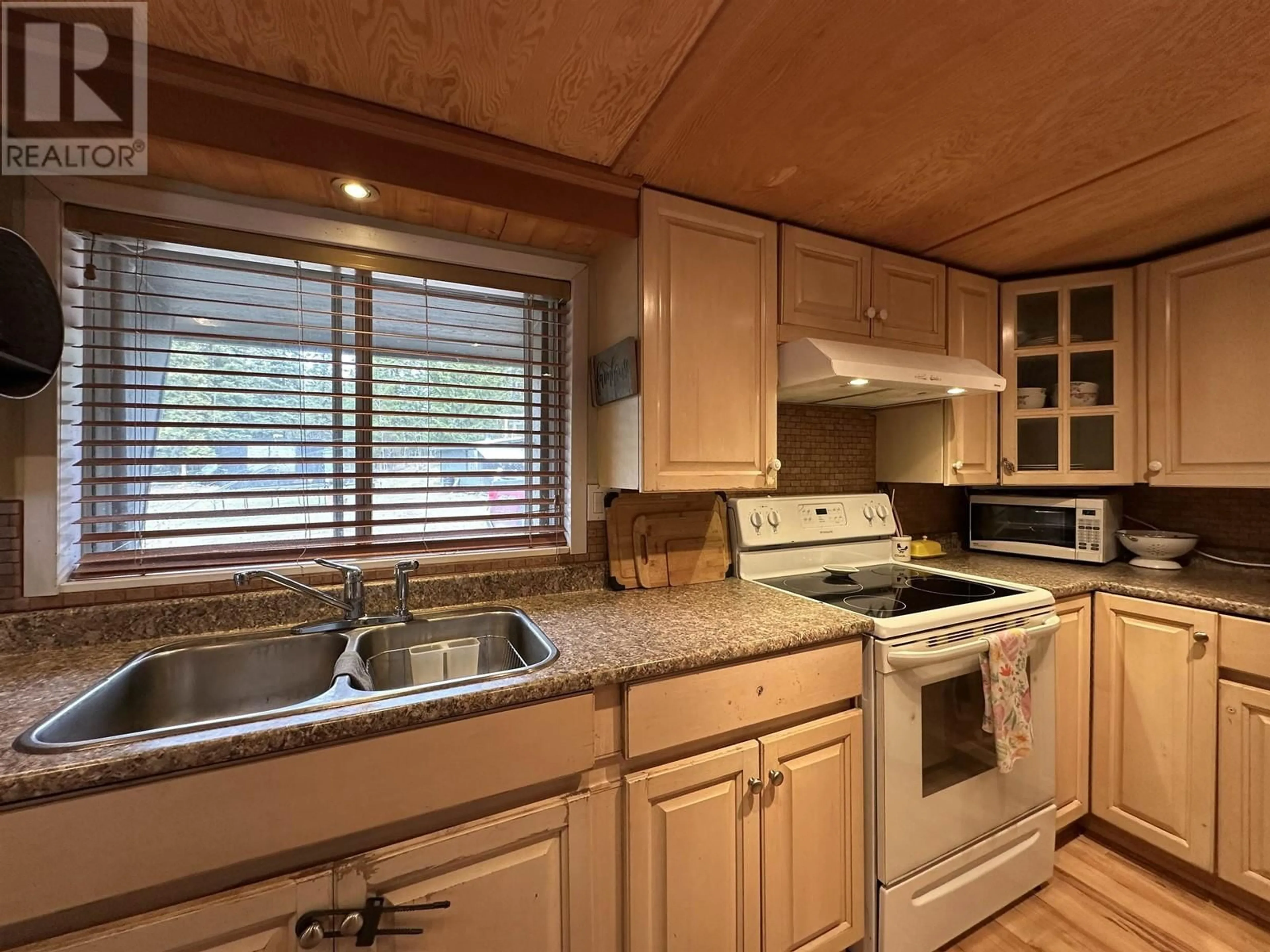 Standard kitchen, unknown for 7536 GAUTHIER ROAD, Deka Lake / Sulphurous / Hathaway Lakes British Columbia V0K1X3