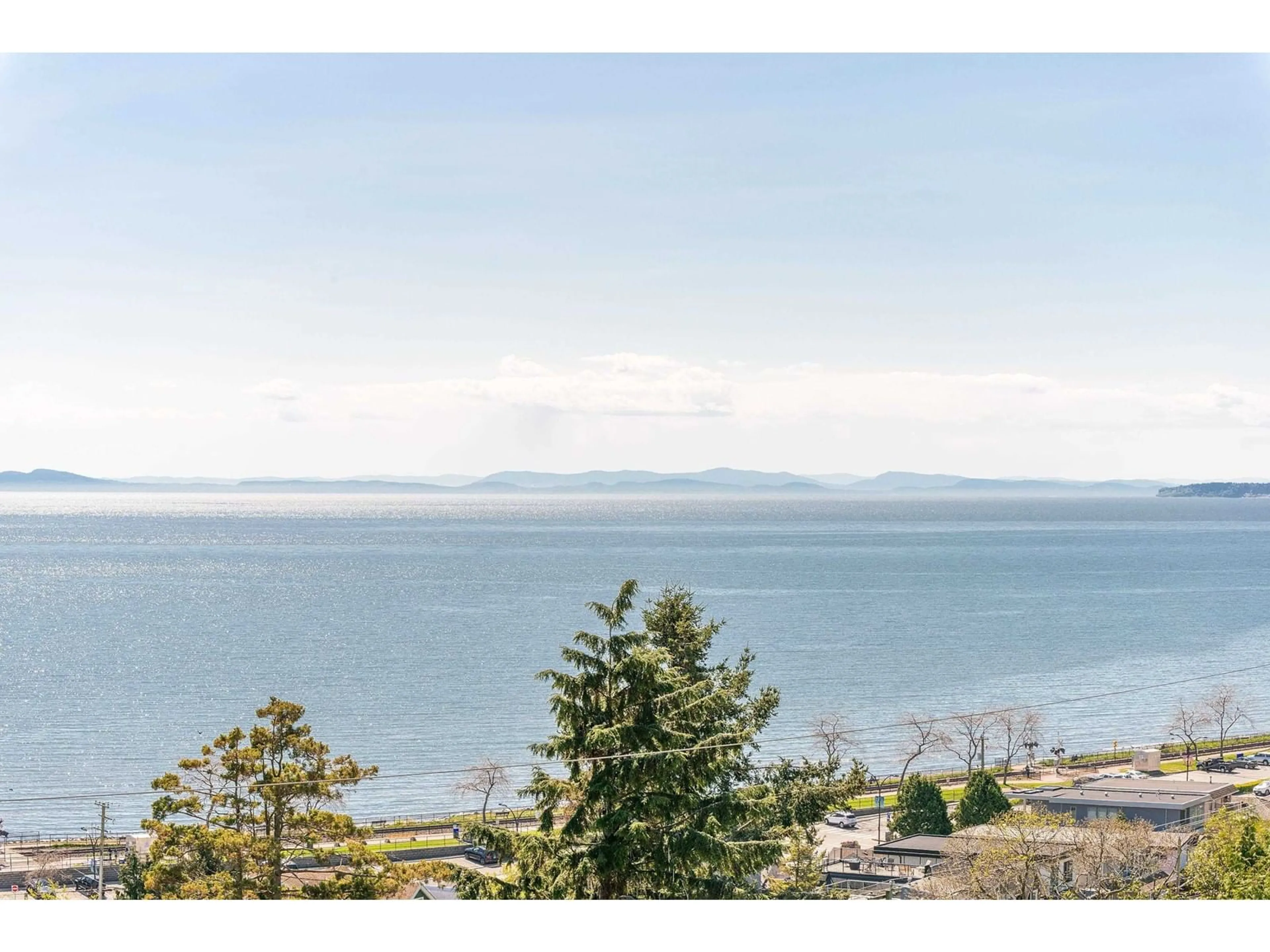 A pic from outside/outdoor area/front of a property/back of a property/a pic from drone, water/lake/river/ocean view for 14847 PROSPECT, White Rock British Columbia V4B2A9