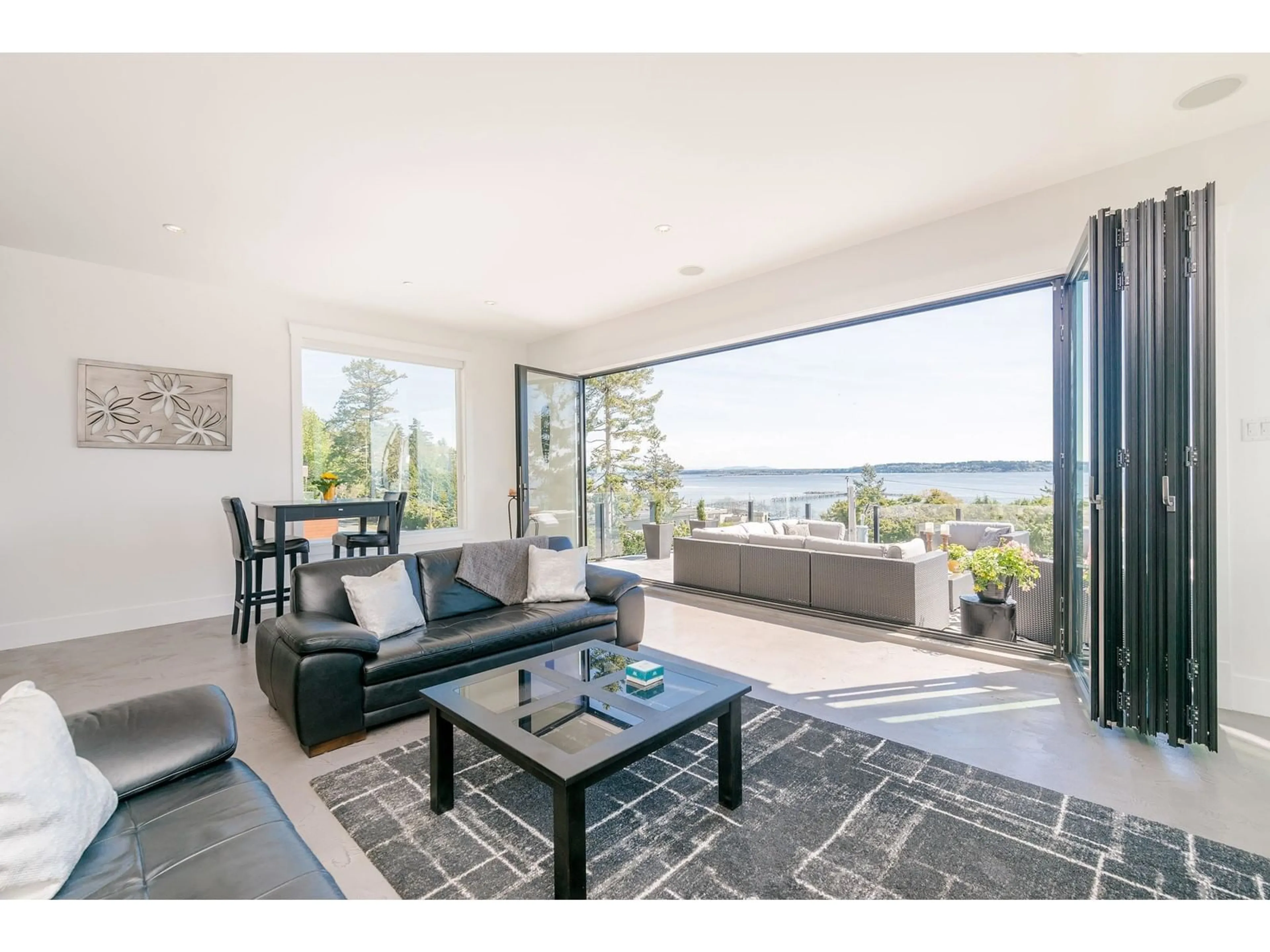 Living room with furniture, unknown for 14847 PROSPECT, White Rock British Columbia V4B2A9