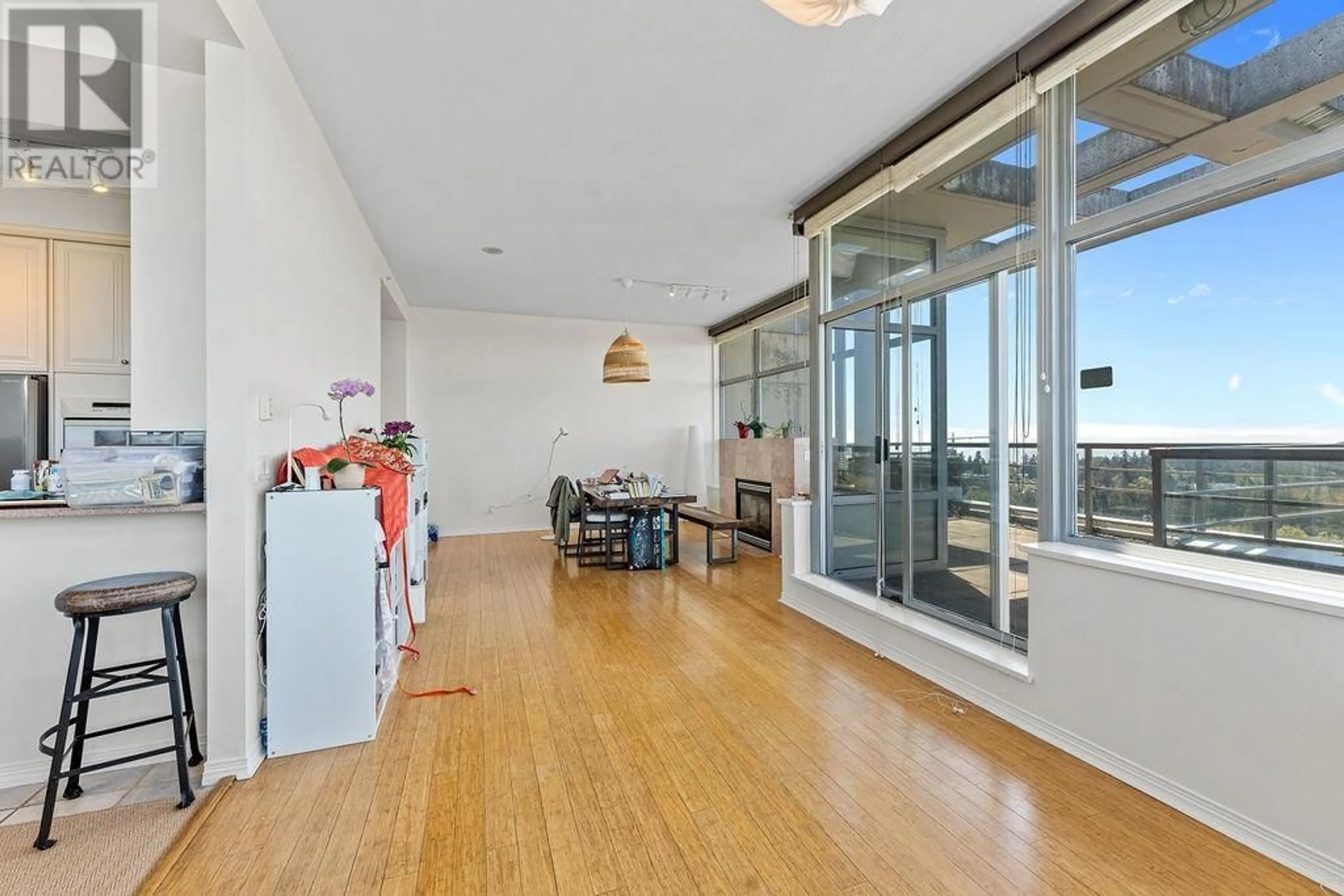 Indoor foyer for 1801 - 5639 HAMPTON PLACE, Vancouver British Columbia V6T2H6
