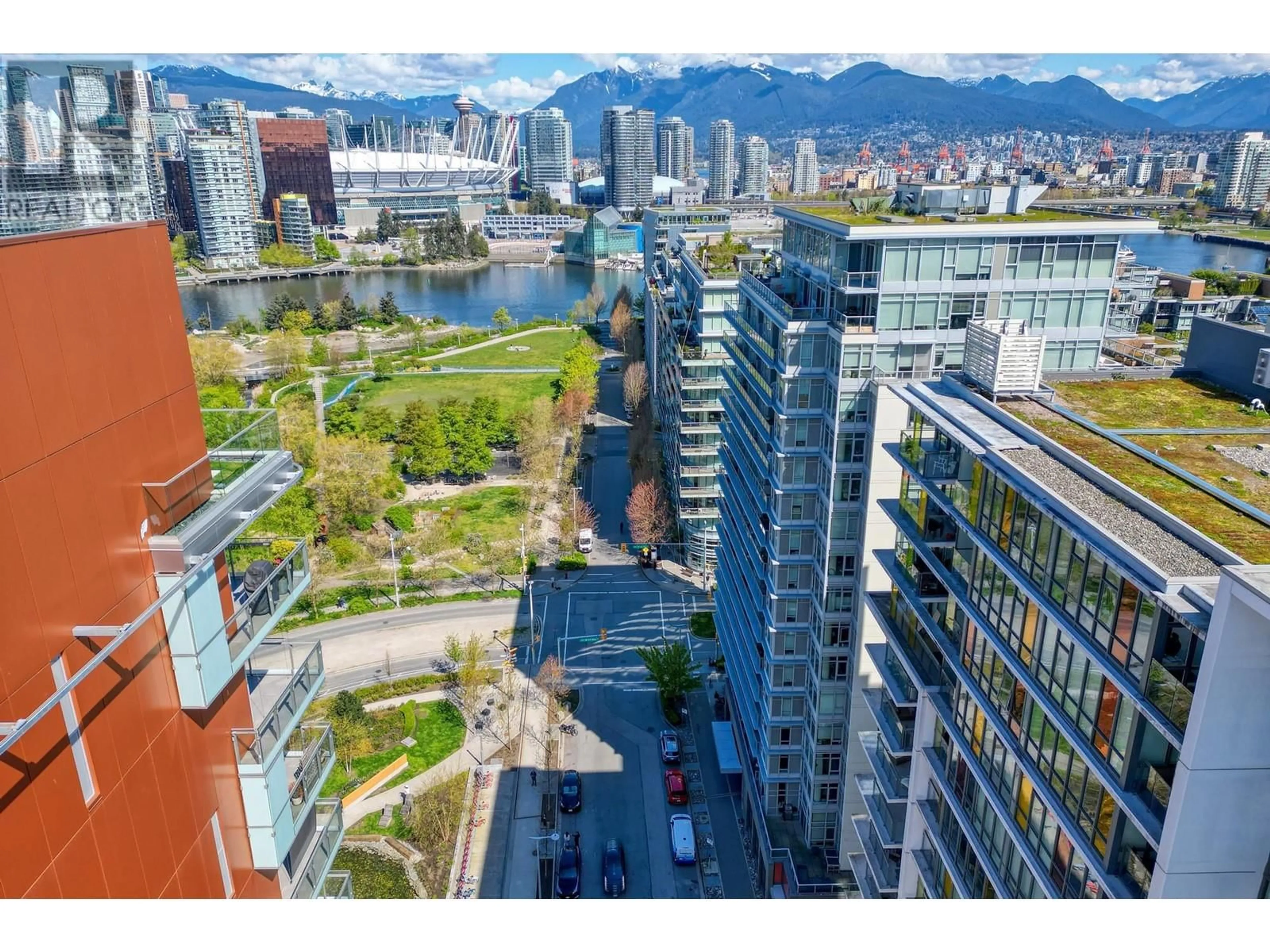 A pic from outside/outdoor area/front of a property/back of a property/a pic from drone, city buildings view from balcony for 603 - 1708 COLUMBIA STREET, Vancouver British Columbia V5Y0H7