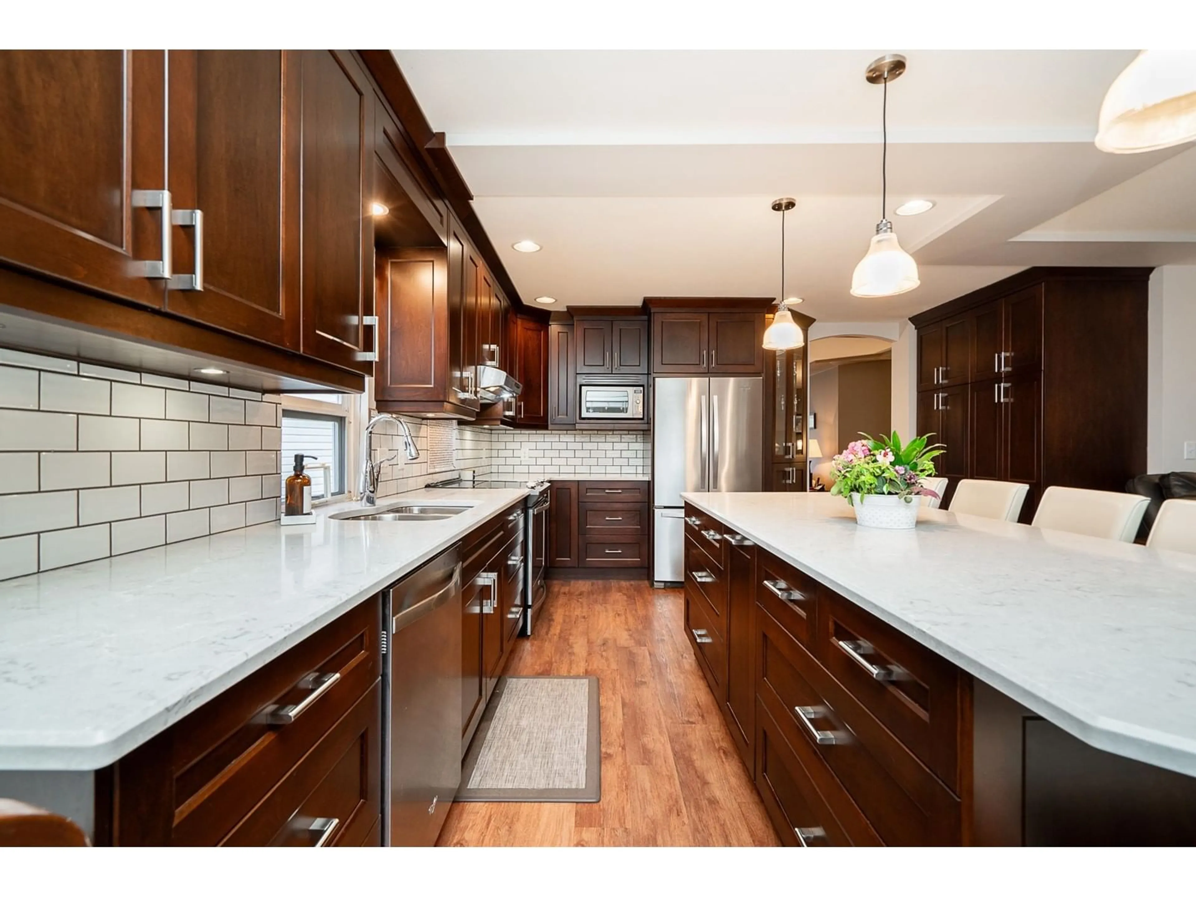 Contemporary kitchen, unknown for 21442 90A, Langley British Columbia V1M2N1