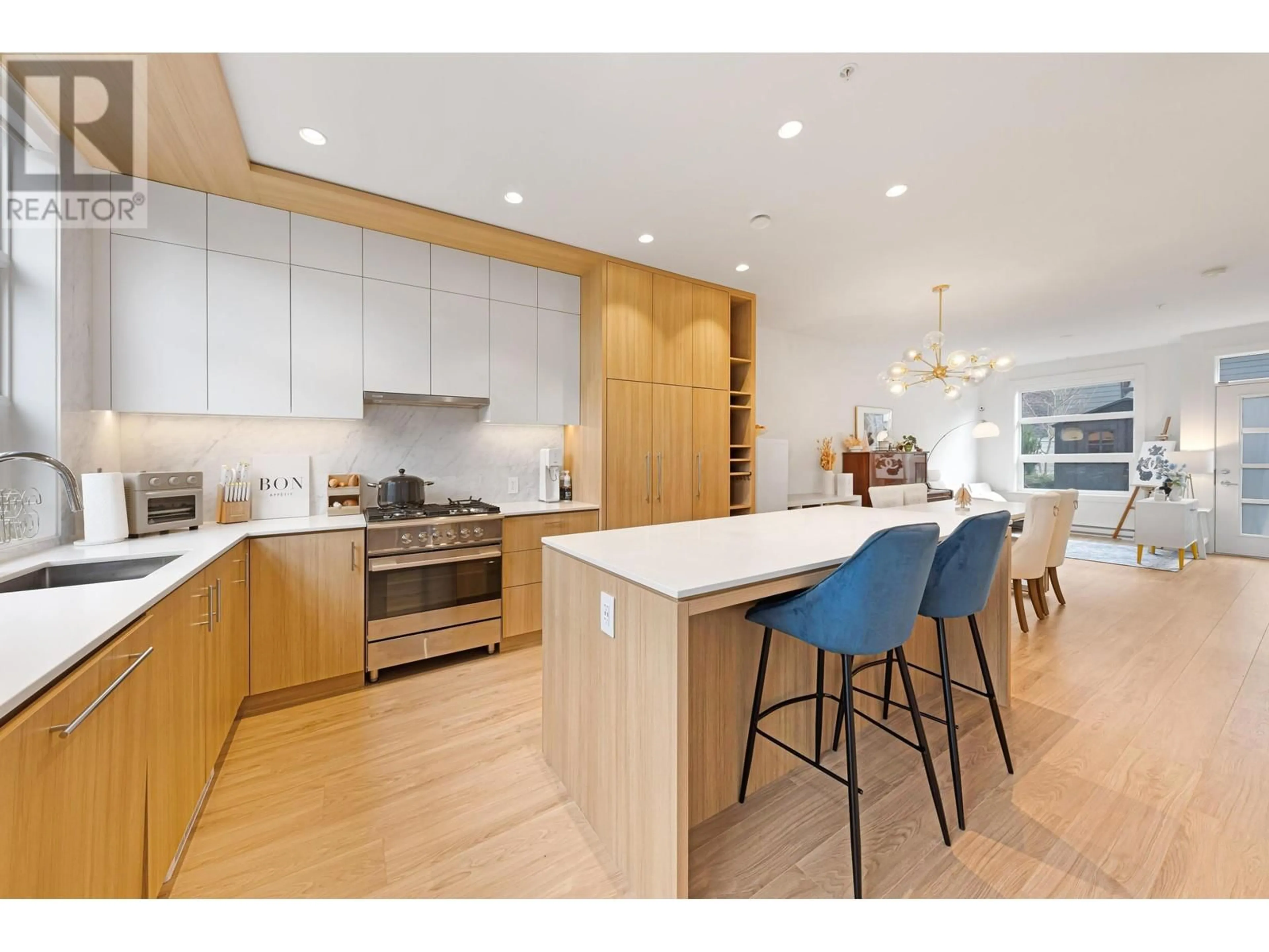 Contemporary kitchen, wood/laminate floor for 1204 - 6085 IRMIN STREET, Burnaby British Columbia V5J5C5