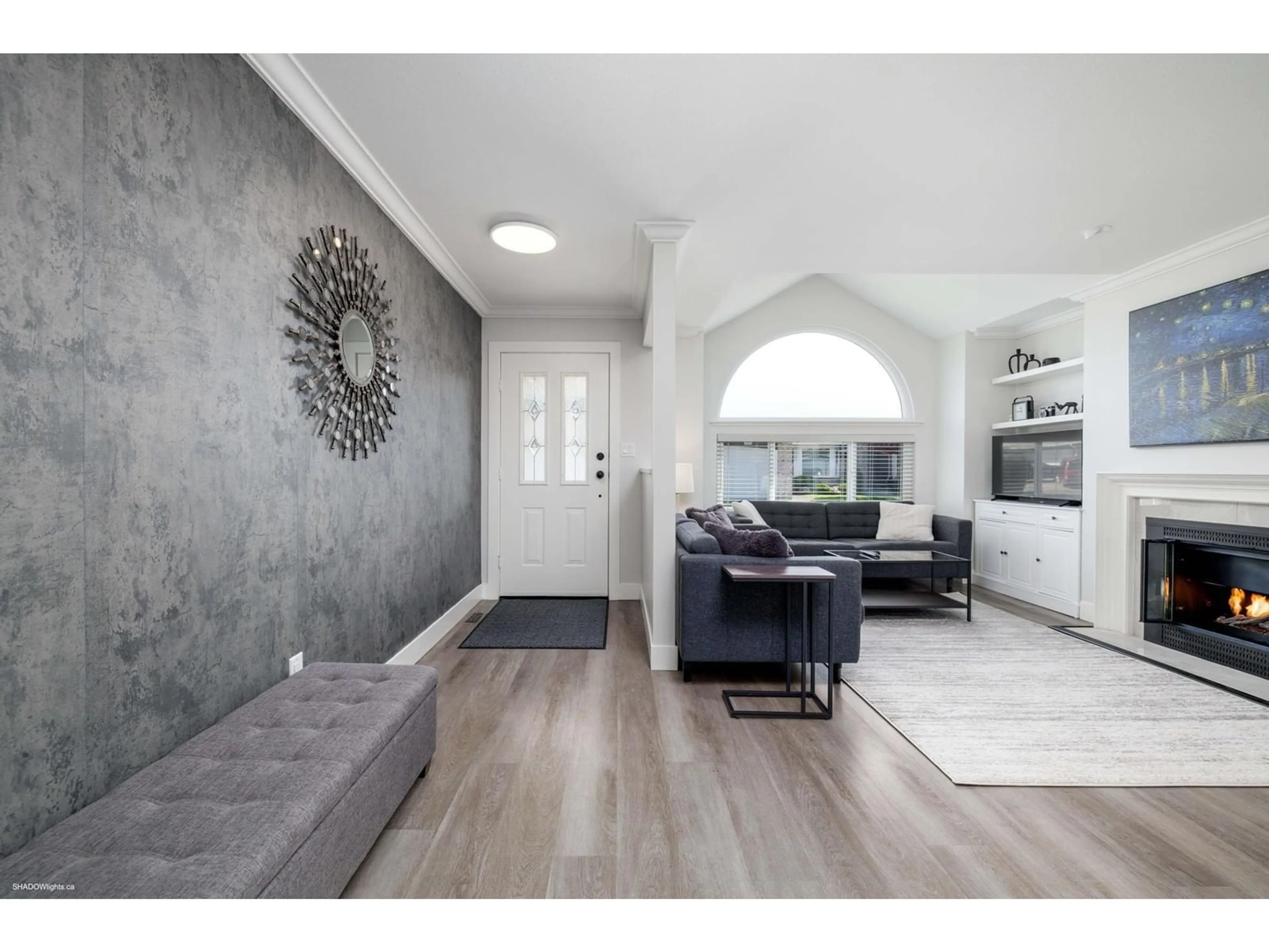 Indoor entryway for 121 - 6109 BOUNDARY WEST, Surrey British Columbia V3X2A4