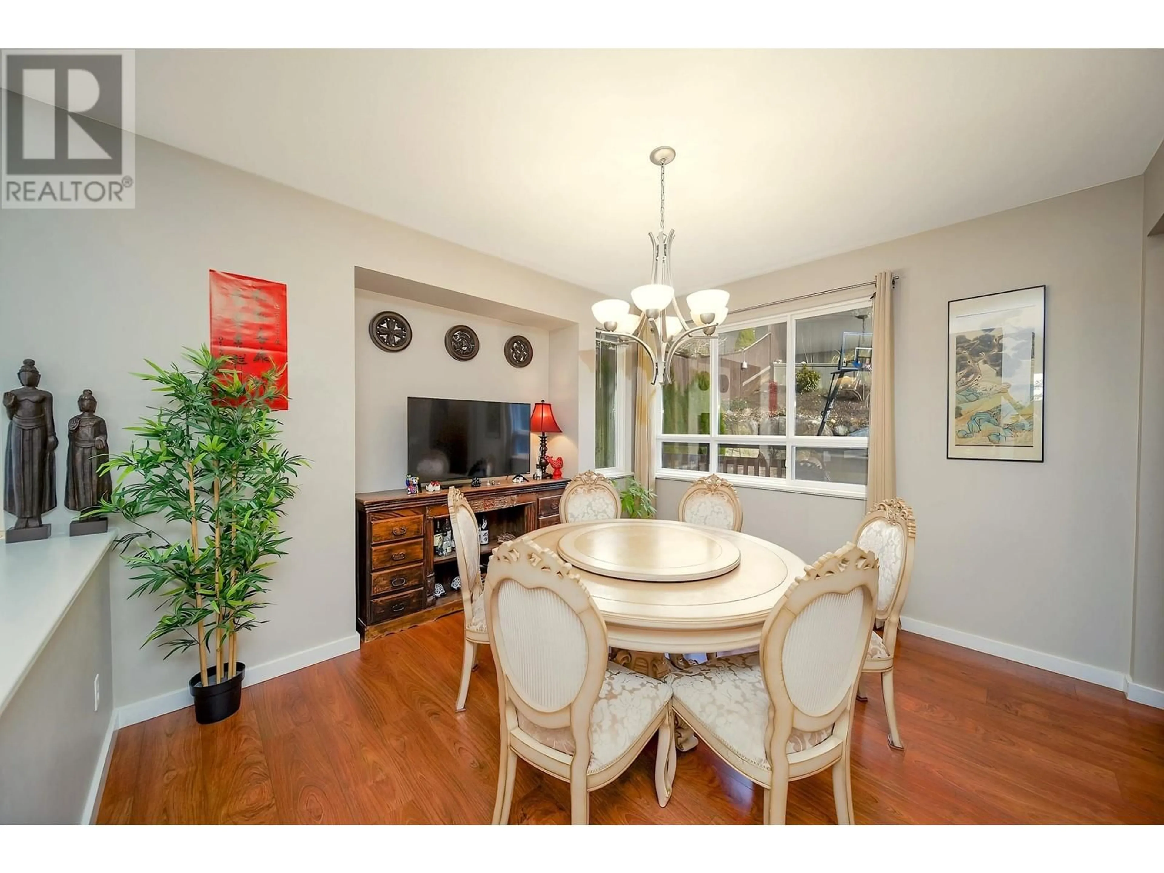 Dining room, wood/laminate floor for 18 BIRCHWOOD CRESCENT, Port Moody British Columbia V3H5H7