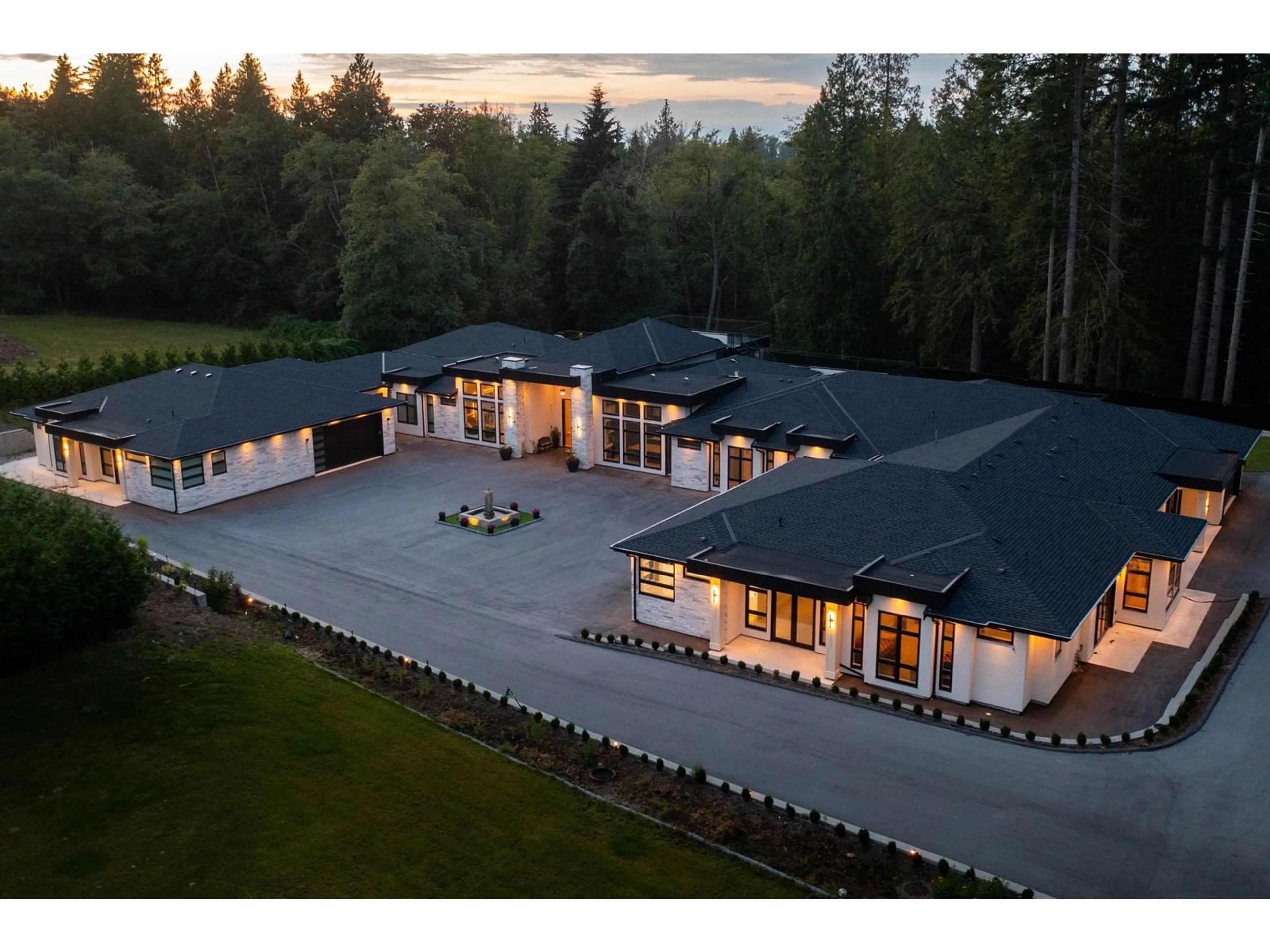 A pic from outside/outdoor area/front of a property/back of a property/a pic from drone, mountain view for 20299 3, Langley British Columbia V2Z1V8