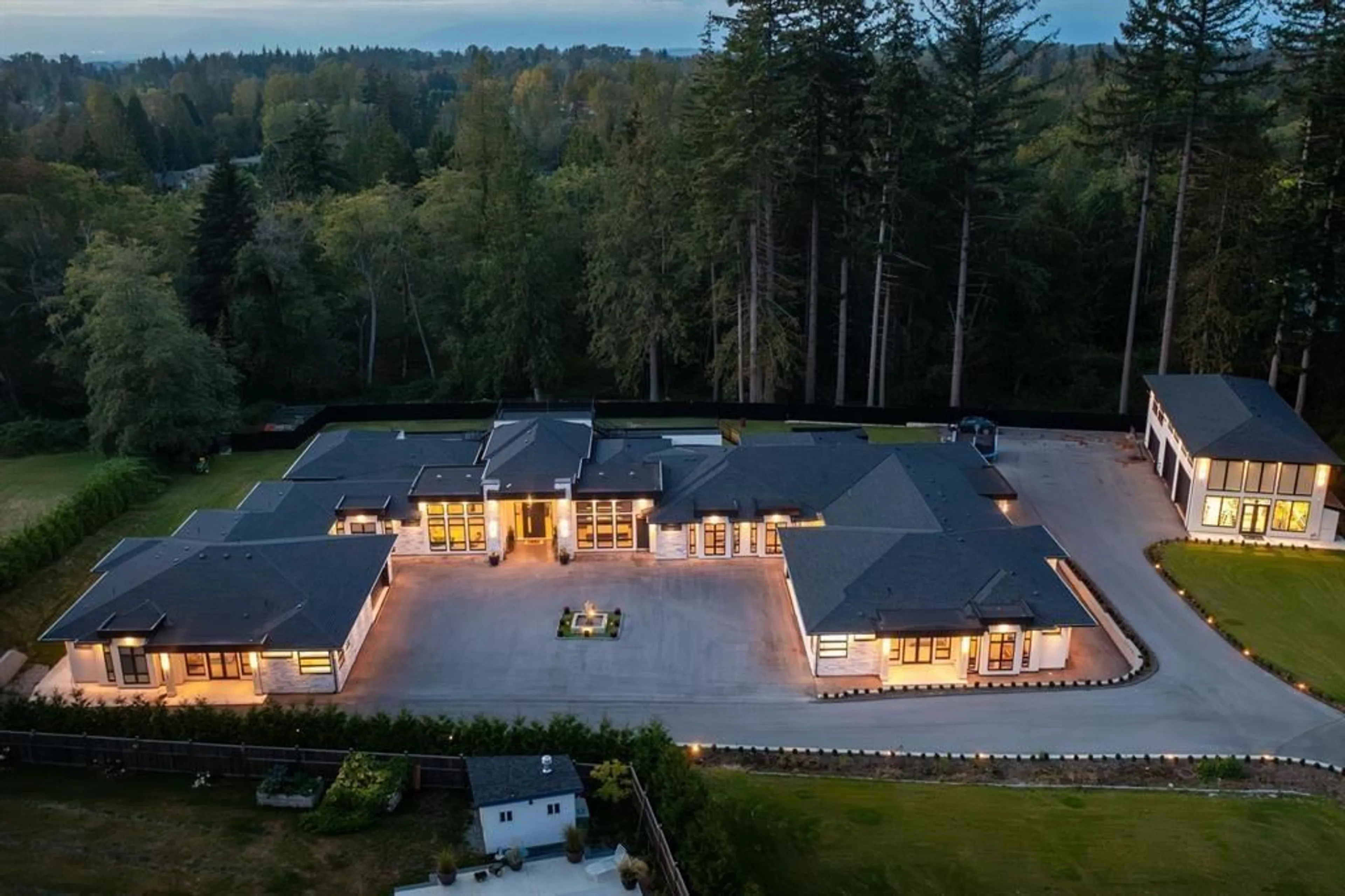 A pic from outside/outdoor area/front of a property/back of a property/a pic from drone, mountain view for 20299 3, Langley British Columbia V2Z1V8