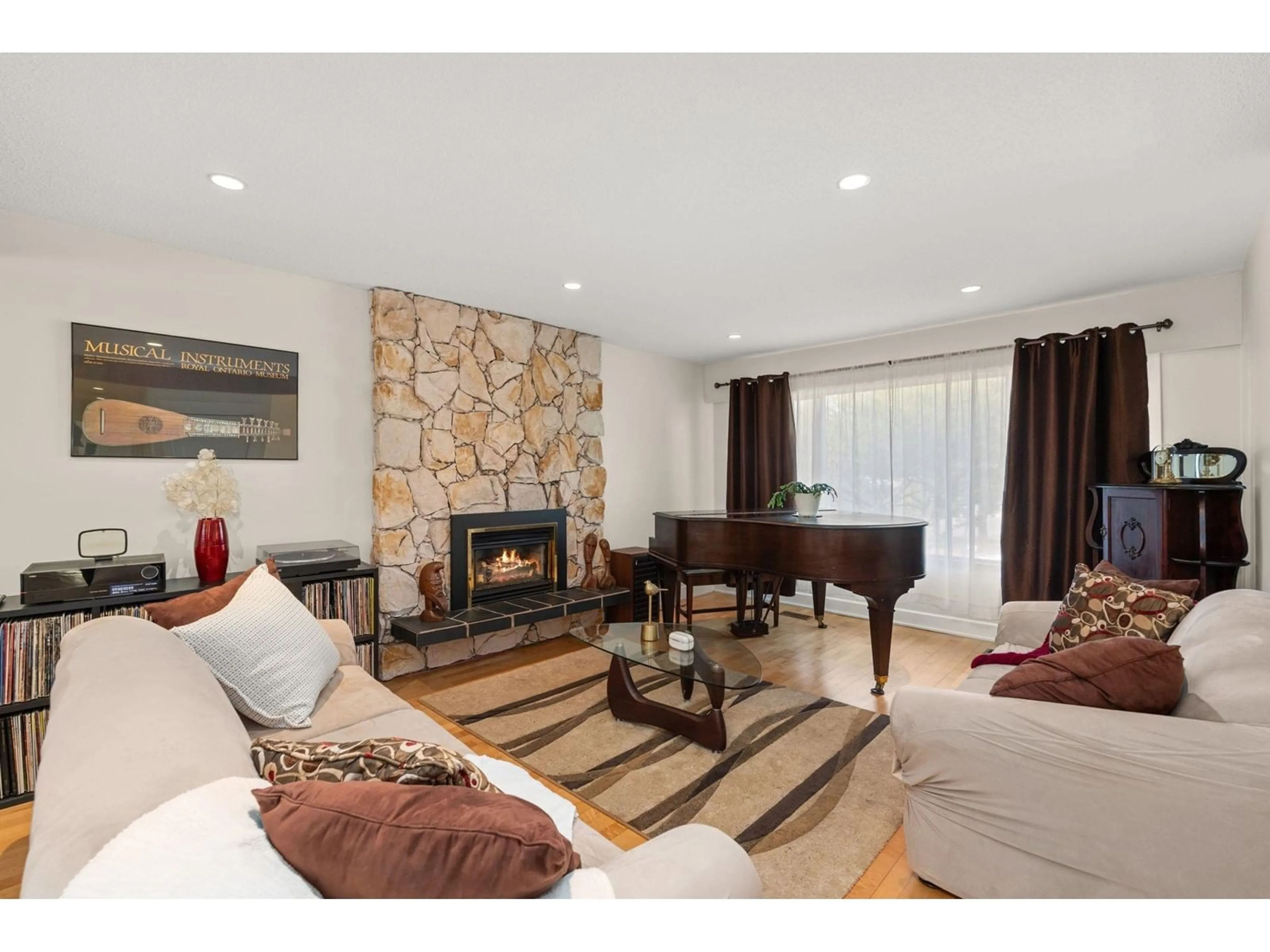 Living room with furniture, unknown for 8755 DELWOOD, Delta British Columbia V4C4A1
