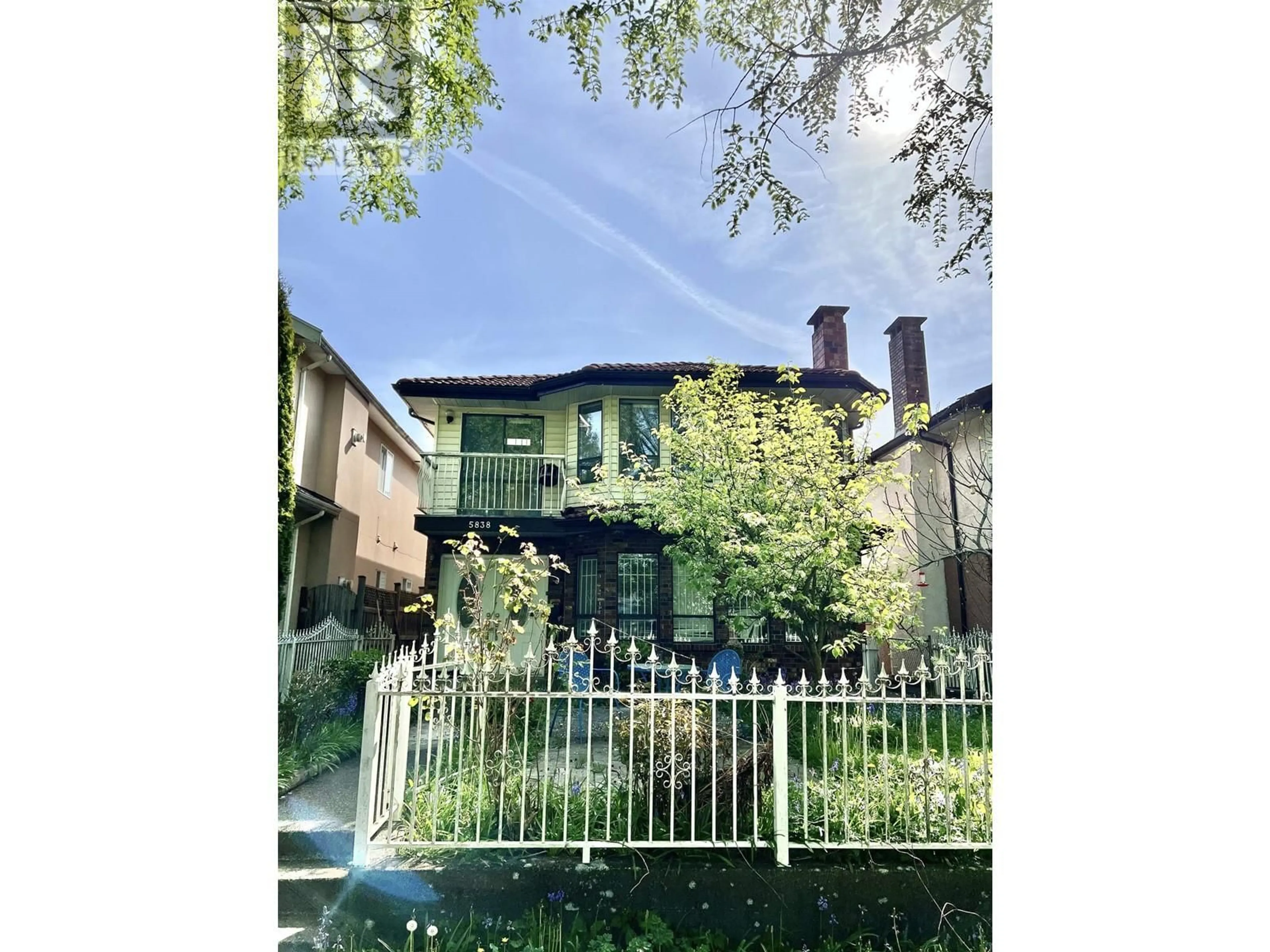 A pic from outside/outdoor area/front of a property/back of a property/a pic from drone, street for 5838 KERR STREET, Vancouver British Columbia V5R4C1