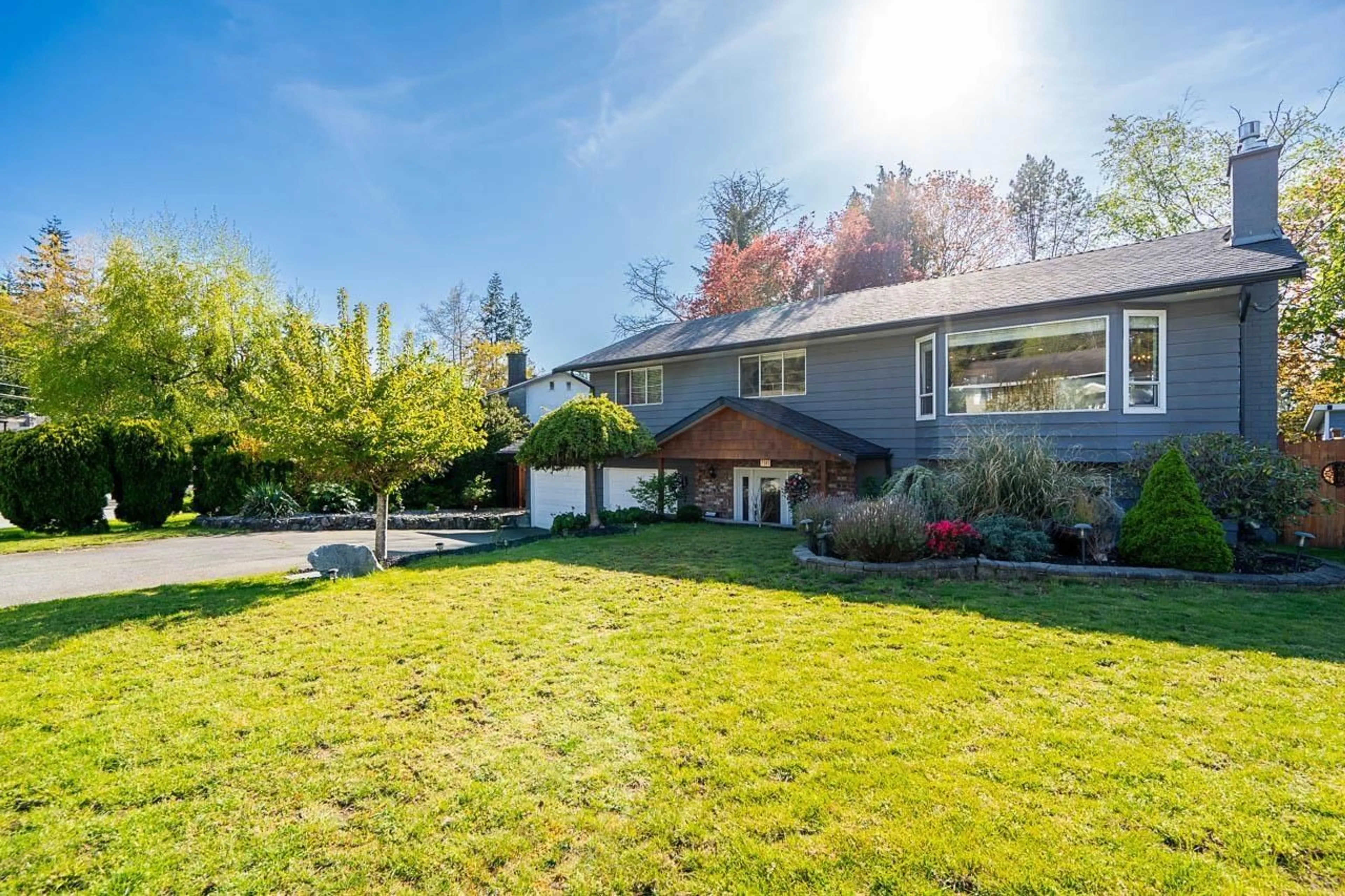 A pic from outside/outdoor area/front of a property/back of a property/a pic from drone, street for 7383 MINSTER SOUTH, Delta British Columbia V4C4M4