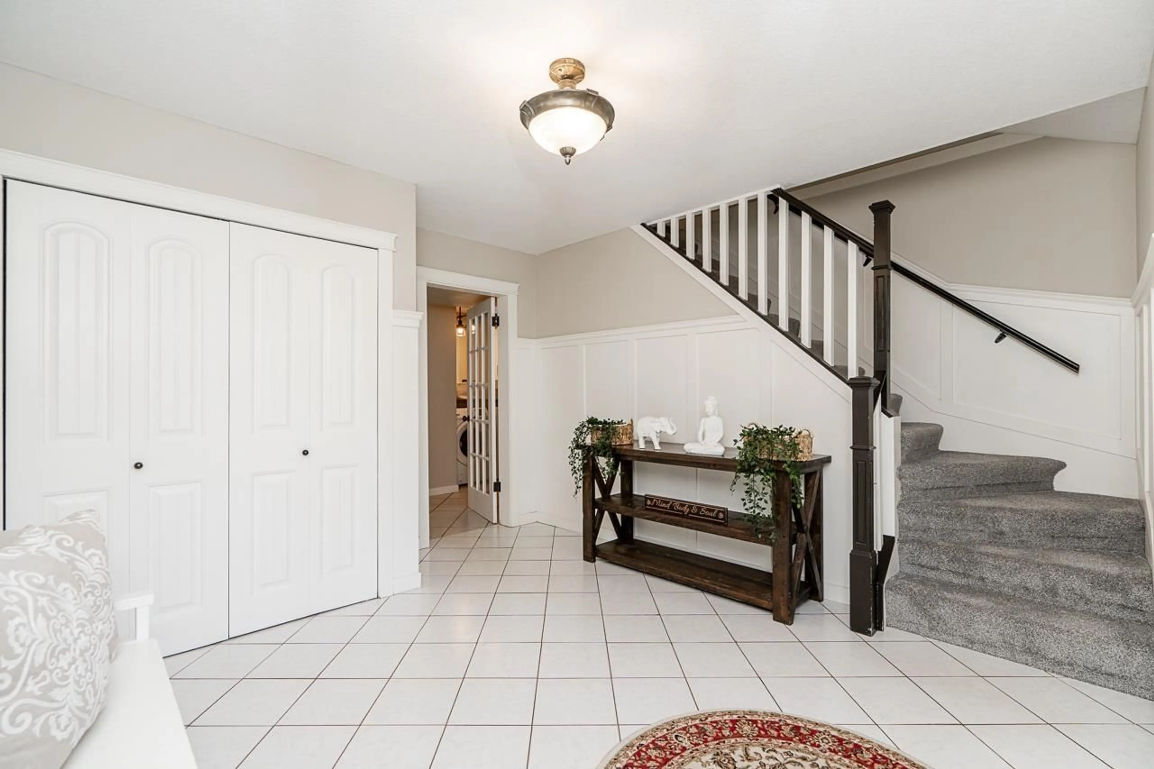 Indoor entryway for 7383 MINSTER SOUTH, Delta British Columbia V4C4M4