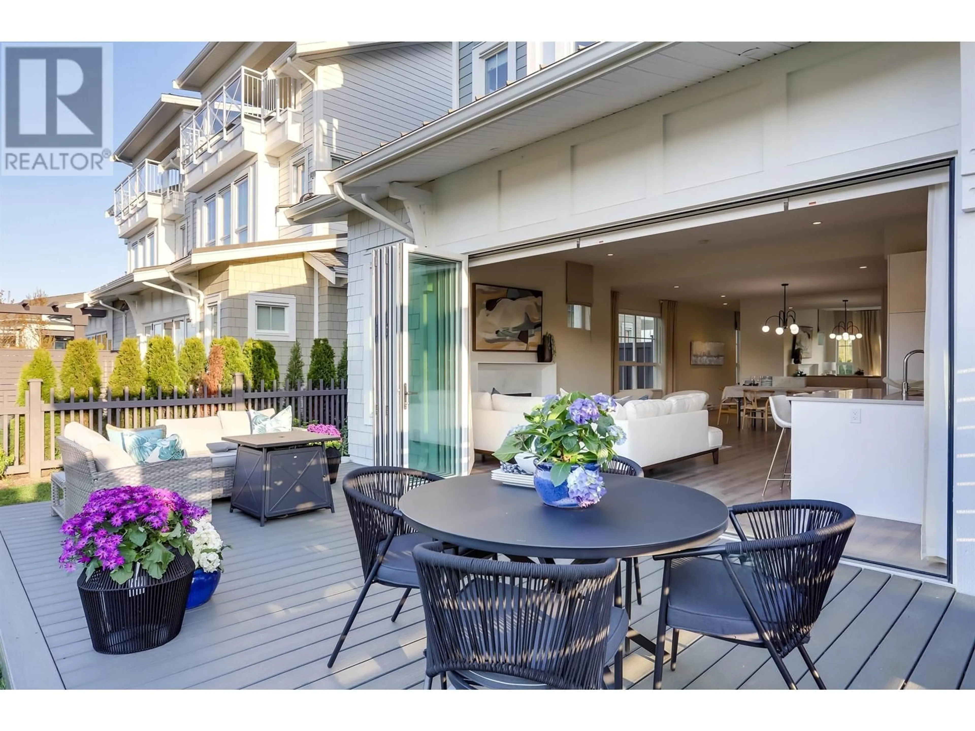 Patio, street for 100 - 5311 ADMIRAL WAY, Delta British Columbia V4K0E2