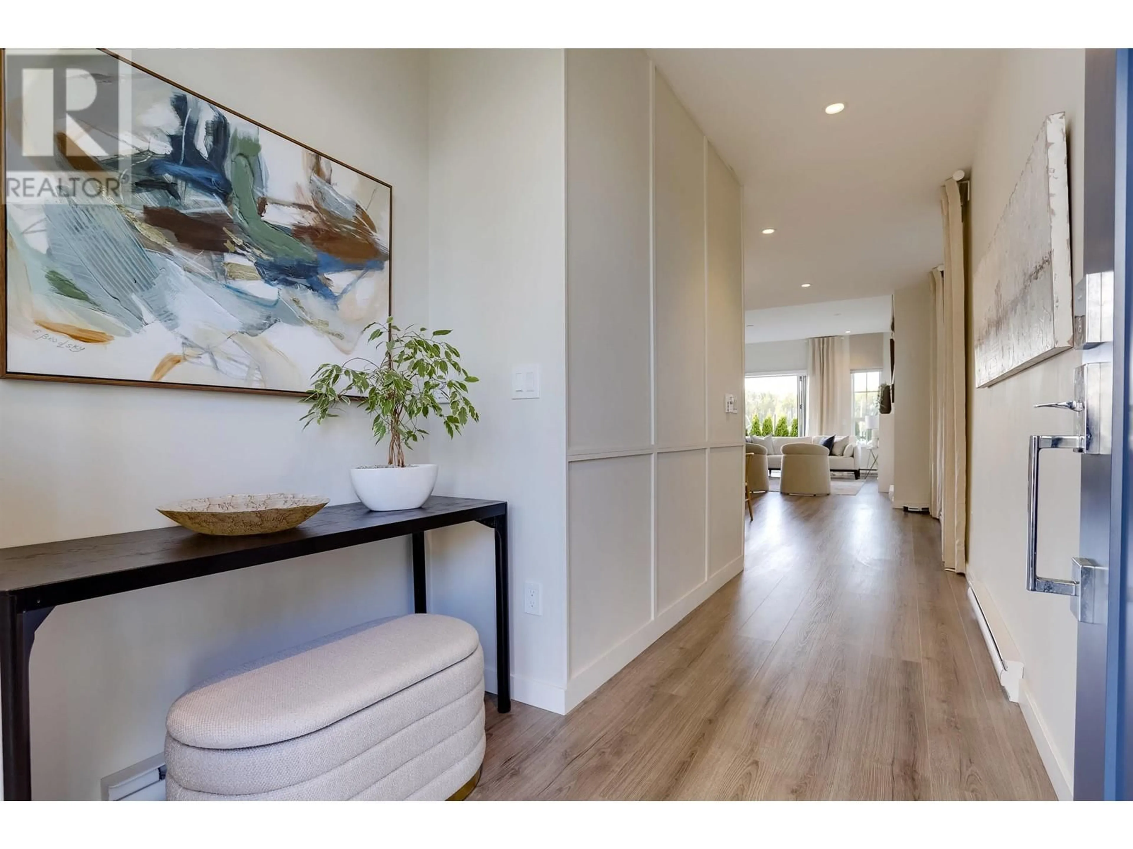 Indoor entryway for 100 - 5311 ADMIRAL WAY, Delta British Columbia V4K0E2