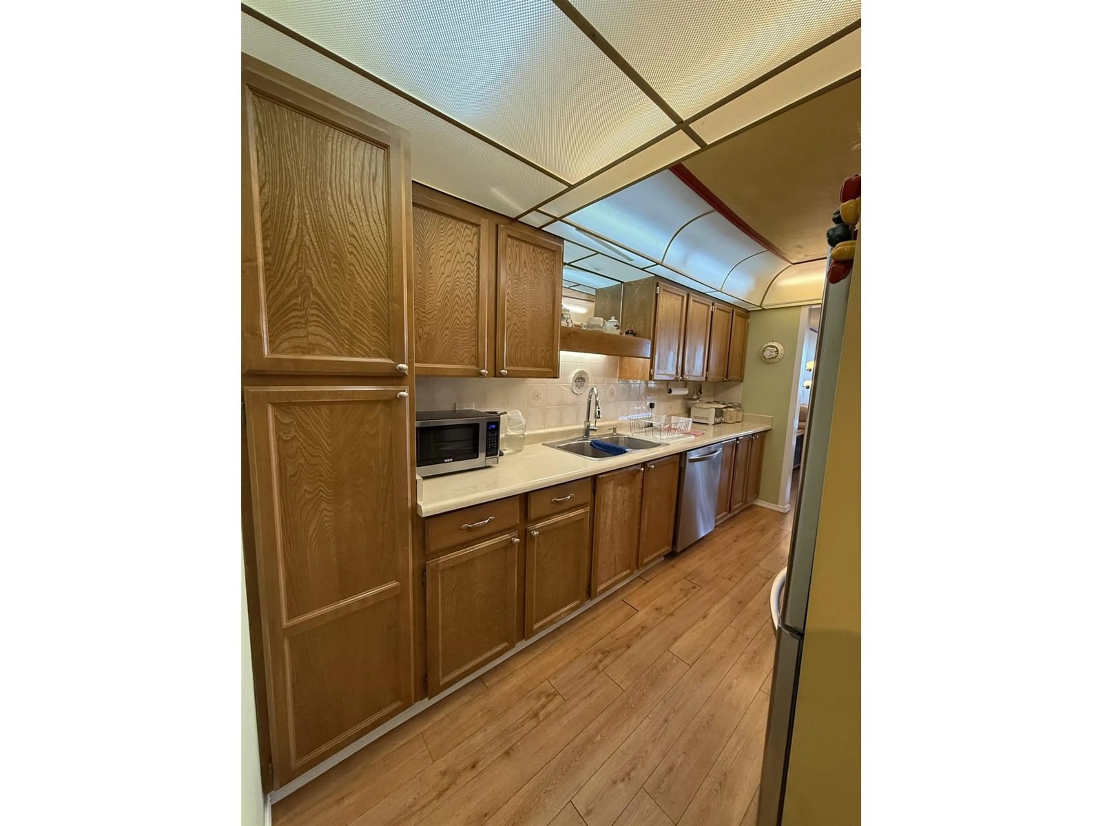 Standard kitchen, unknown for 403 - 11881 88, Delta British Columbia V4C8A2
