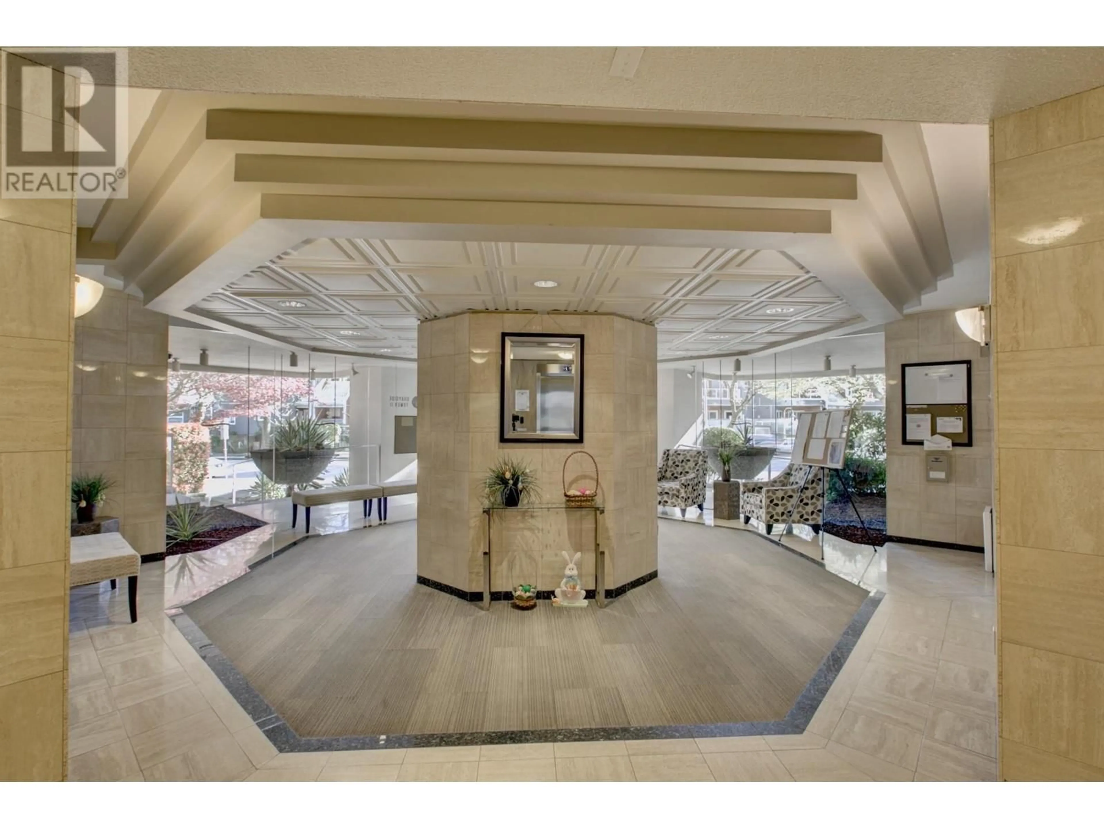 Indoor foyer for 1403 - 1065 QUAYSIDE DRIVE, New Westminster British Columbia V3M1C5
