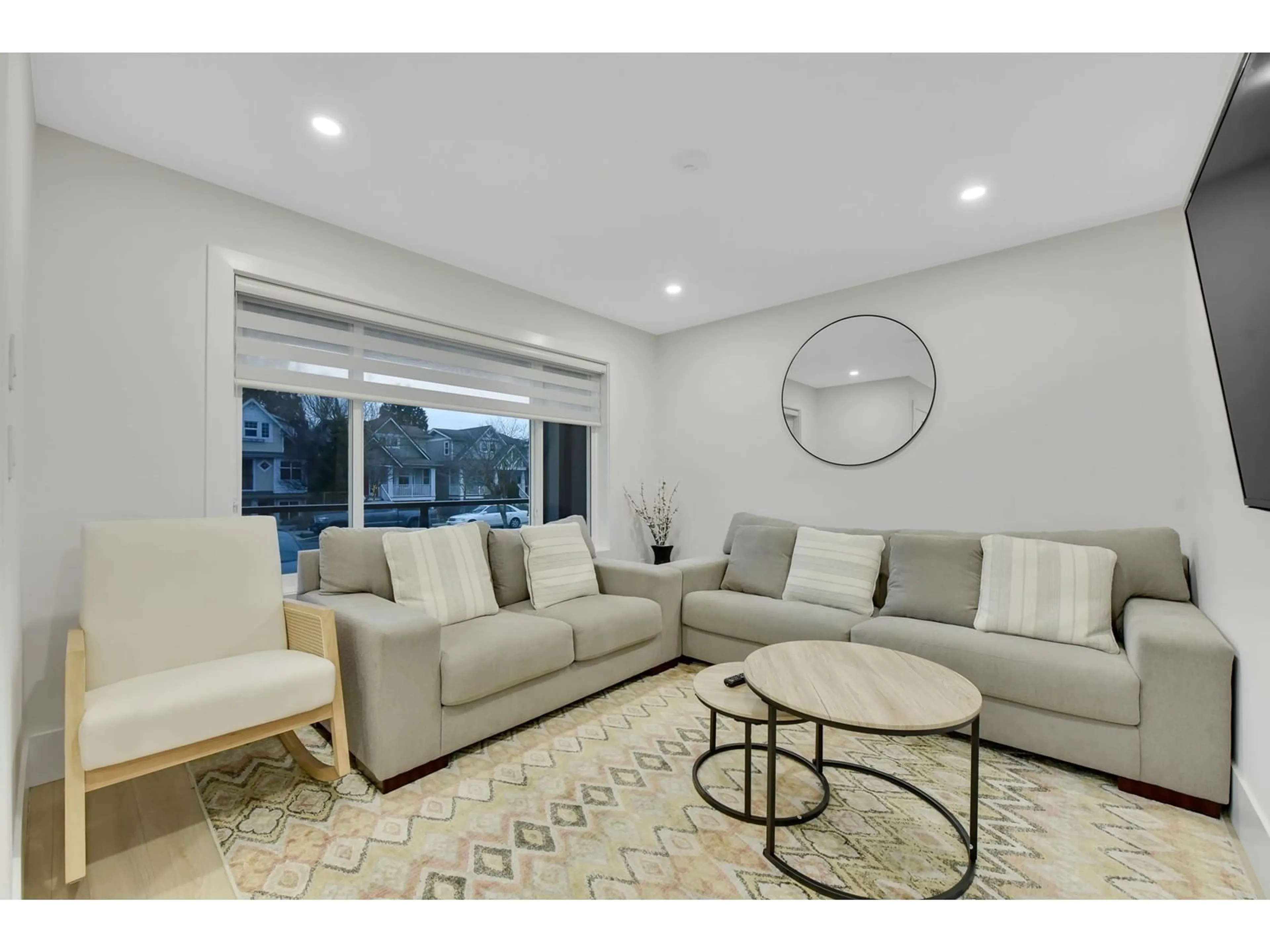 Living room with furniture, unknown for 15436 GOGGS, White Rock British Columbia V4B2N6