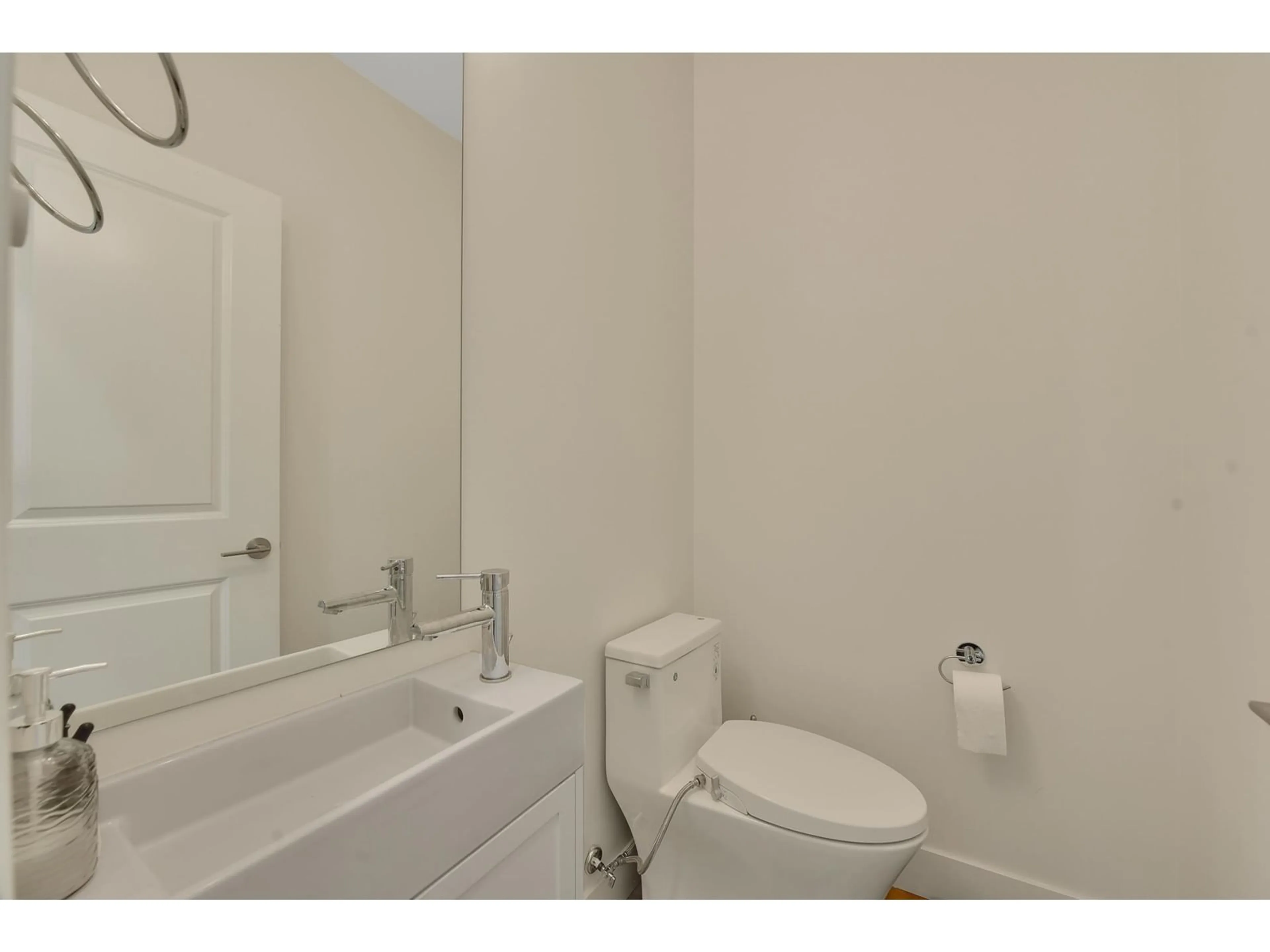 Standard bathroom, unknown for 27 - 12830 62, Surrey British Columbia V3X0K8