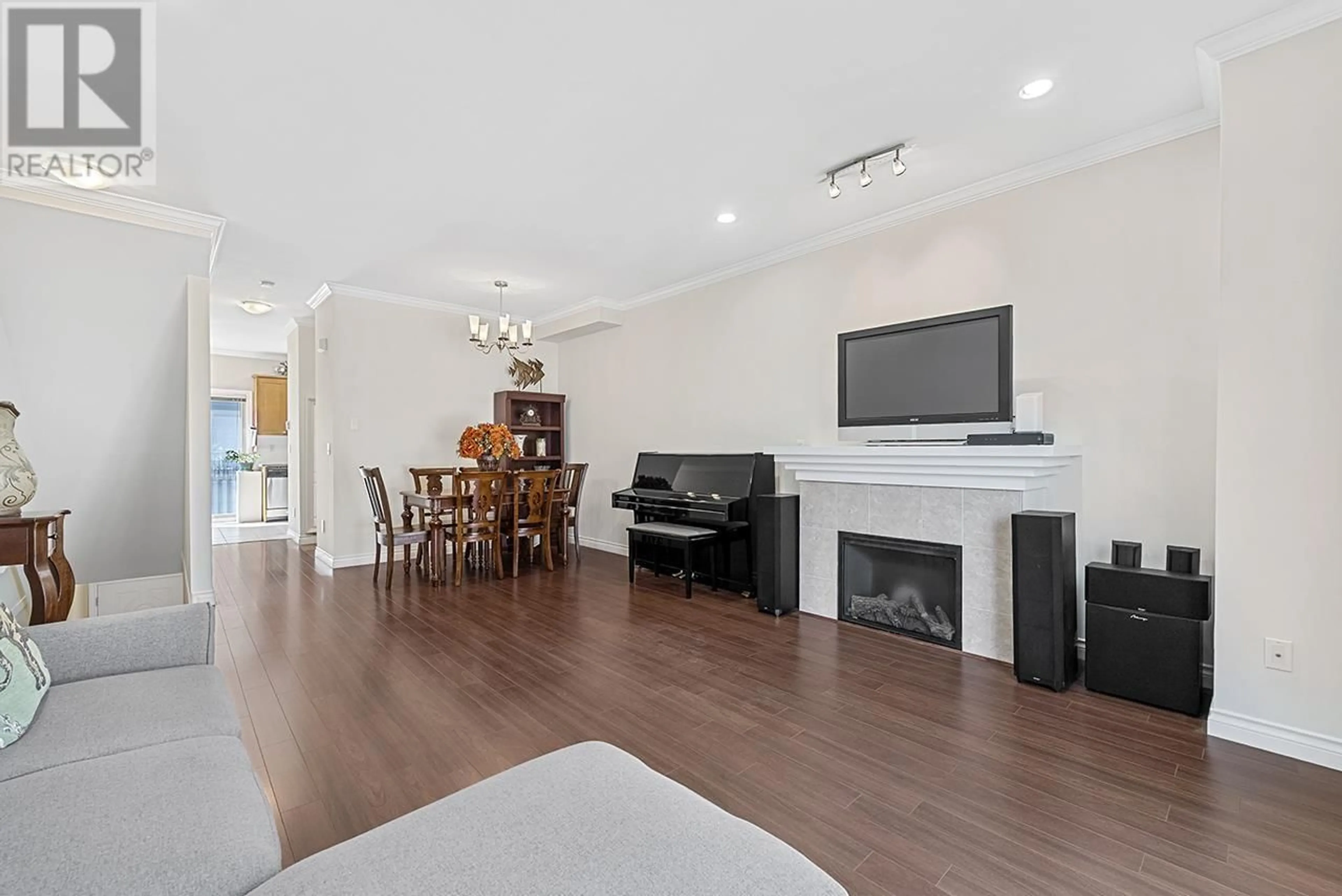 Living room with furniture, wood/laminate floor for 2 - 8171 NO. 2 ROAD, Richmond British Columbia V7C3M2