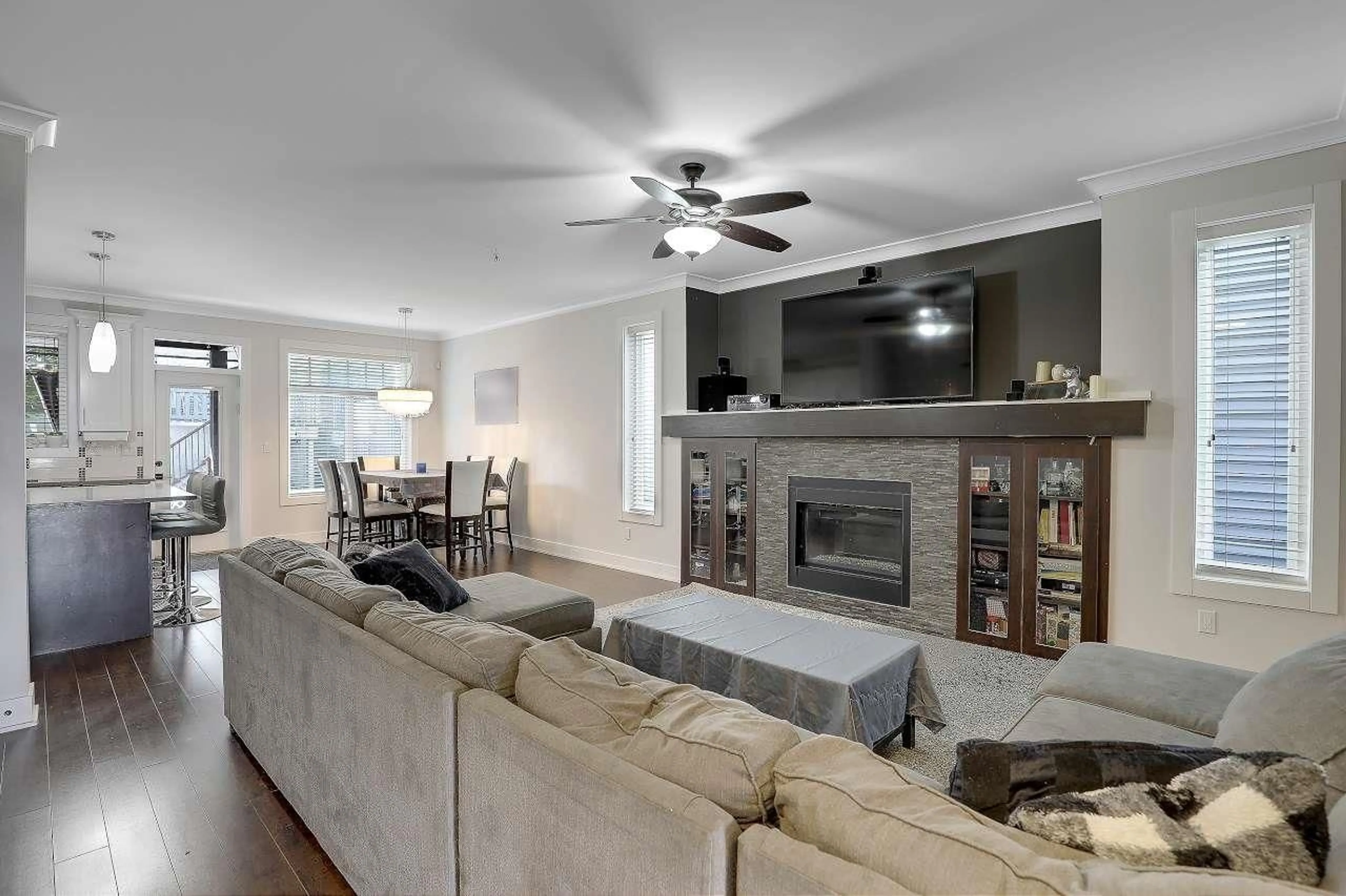 Living room with furniture, unknown for 14148 60A, Surrey British Columbia V3X0G1