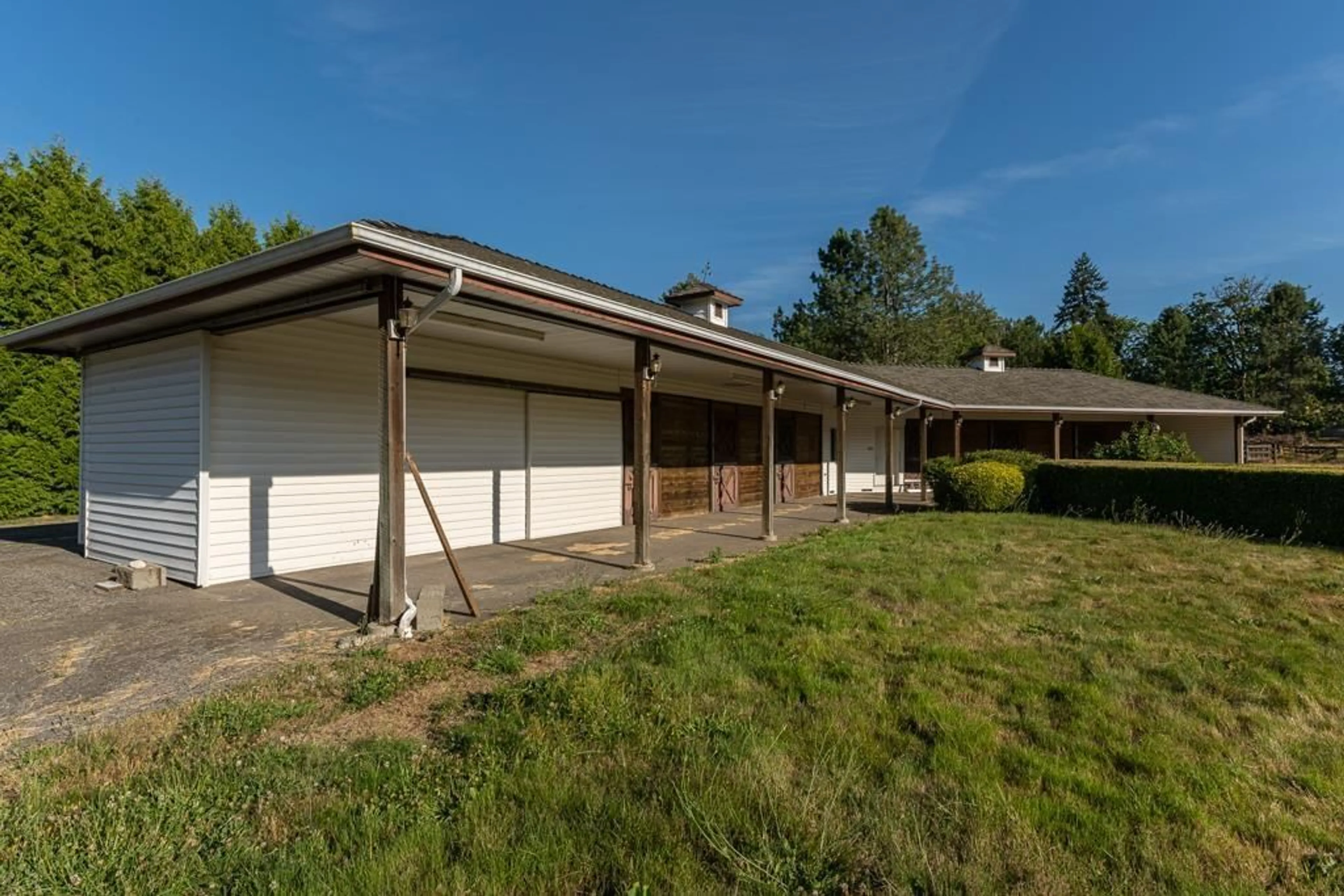 A pic from outside/outdoor area/front of a property/back of a property/a pic from drone, building for 21480 18, Langley British Columbia V2Z2G1