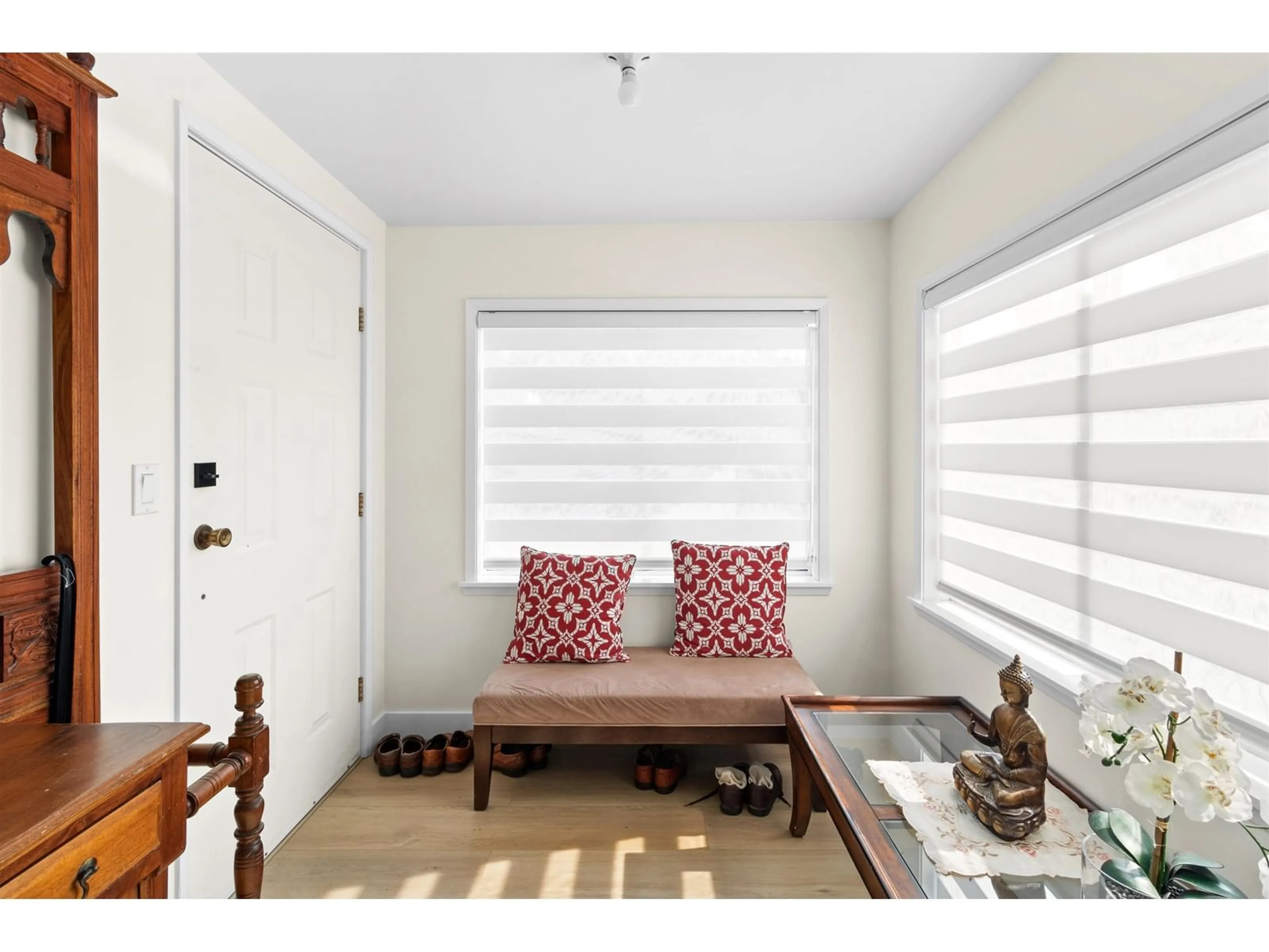 Indoor entryway for 24775 56, Langley British Columbia V2Z1B9