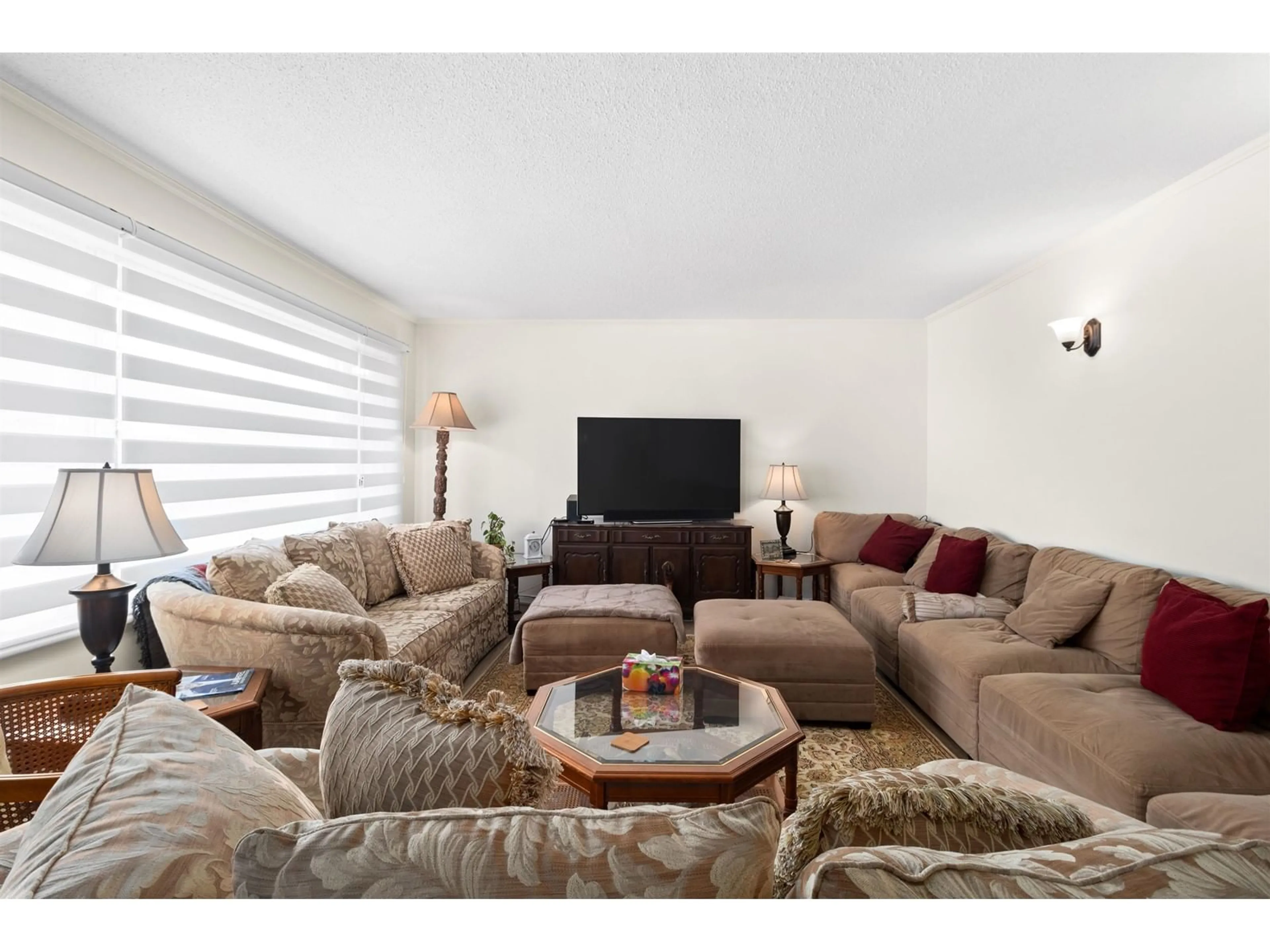 Living room with furniture, unknown for 24775 56, Langley British Columbia V2Z1B9