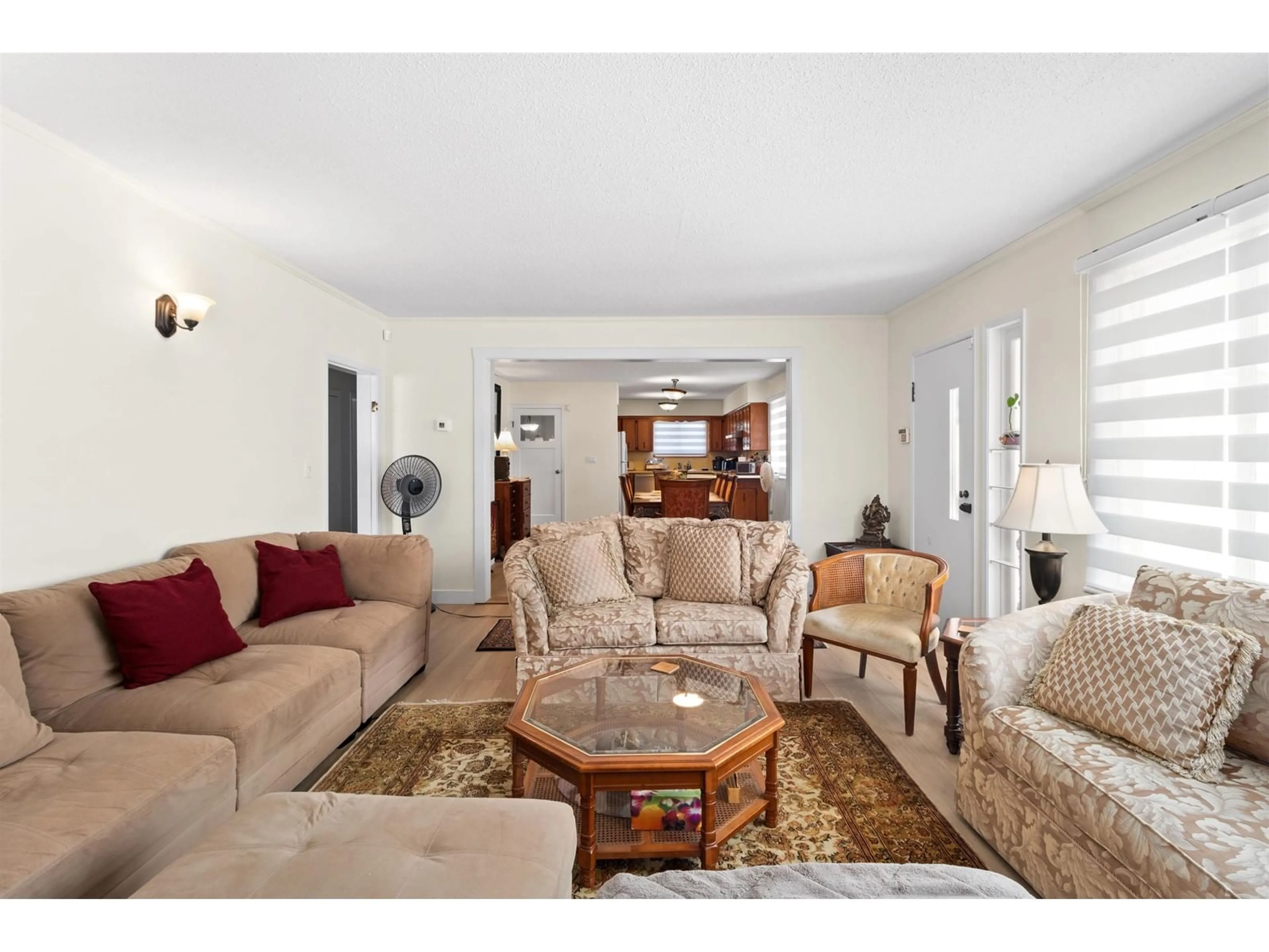 Living room with furniture, unknown for 24775 56, Langley British Columbia V2Z1B9