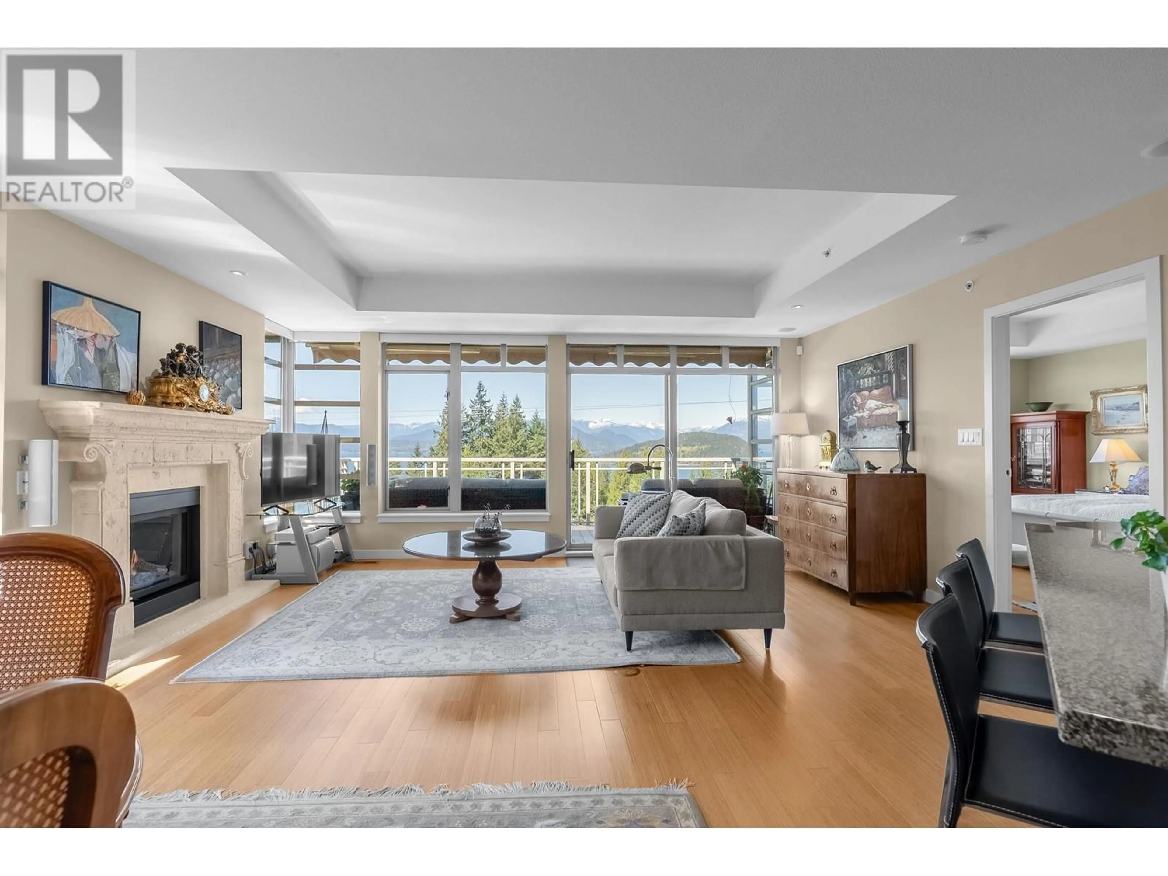 Living room with furniture, unknown for 8517 SEASCAPE DRIVE, West Vancouver British Columbia V7W3J7