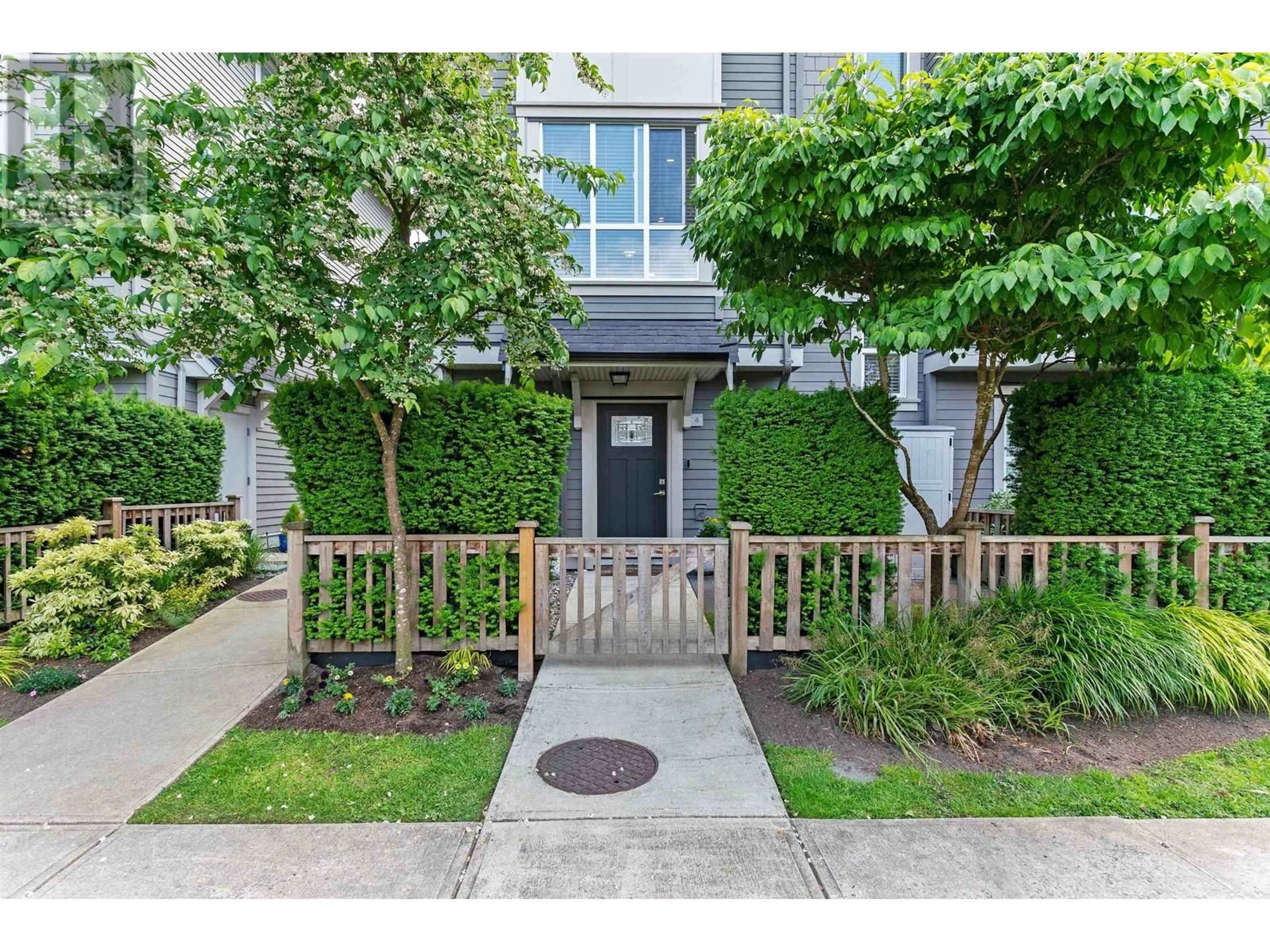 Indoor entryway for 4 - 4949 47A AVENUE, Delta British Columbia V4K1T6