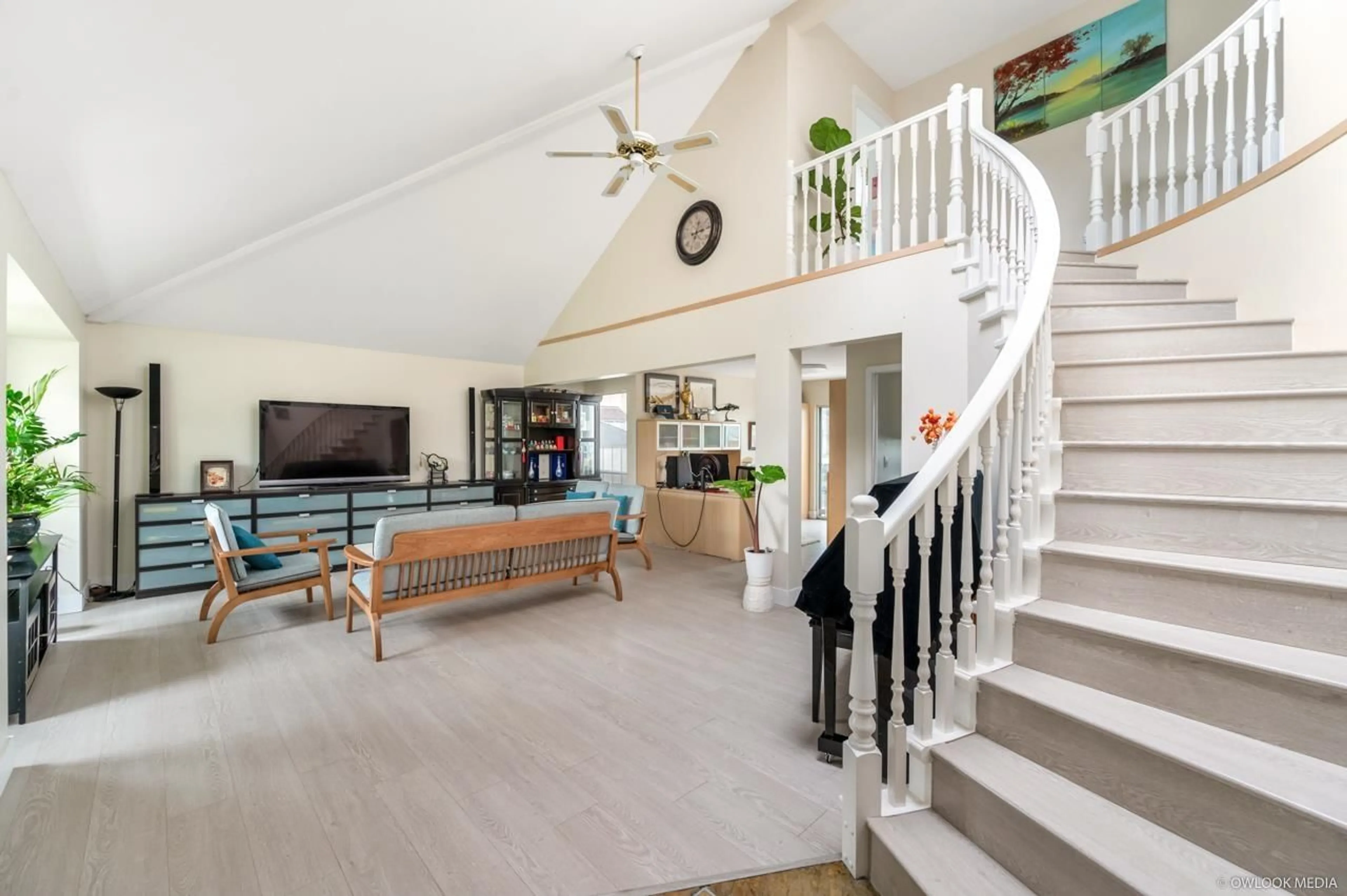Indoor foyer for 15487 111A, Surrey British Columbia V3R0J6