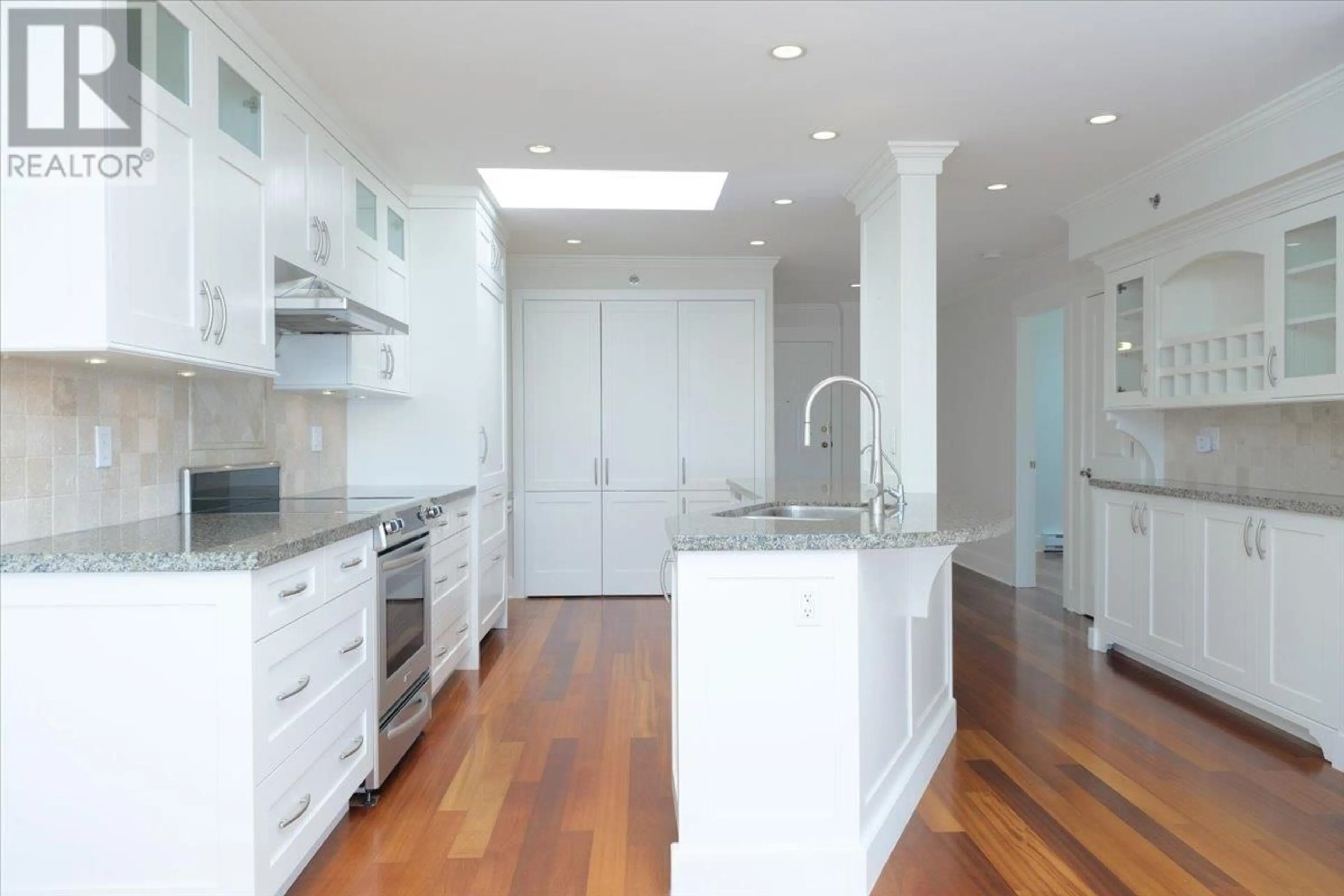 Open concept kitchen, unknown for 302 - 2455 BELLEVUE AVENUE, West Vancouver British Columbia V7V1E1