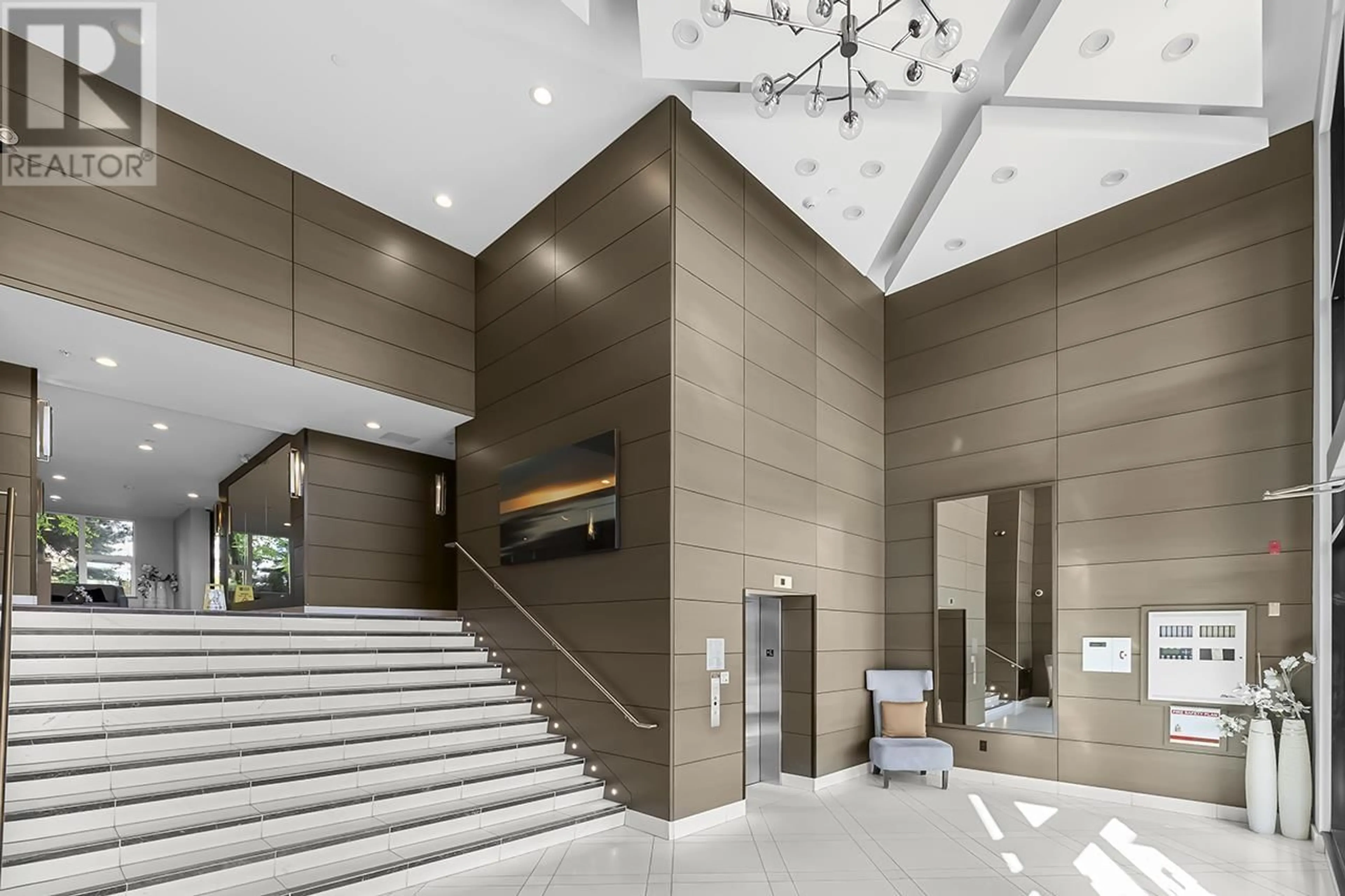 Indoor foyer for 423 - 9399 ALEXANDRA ROAD, Richmond British Columbia V6X0L7