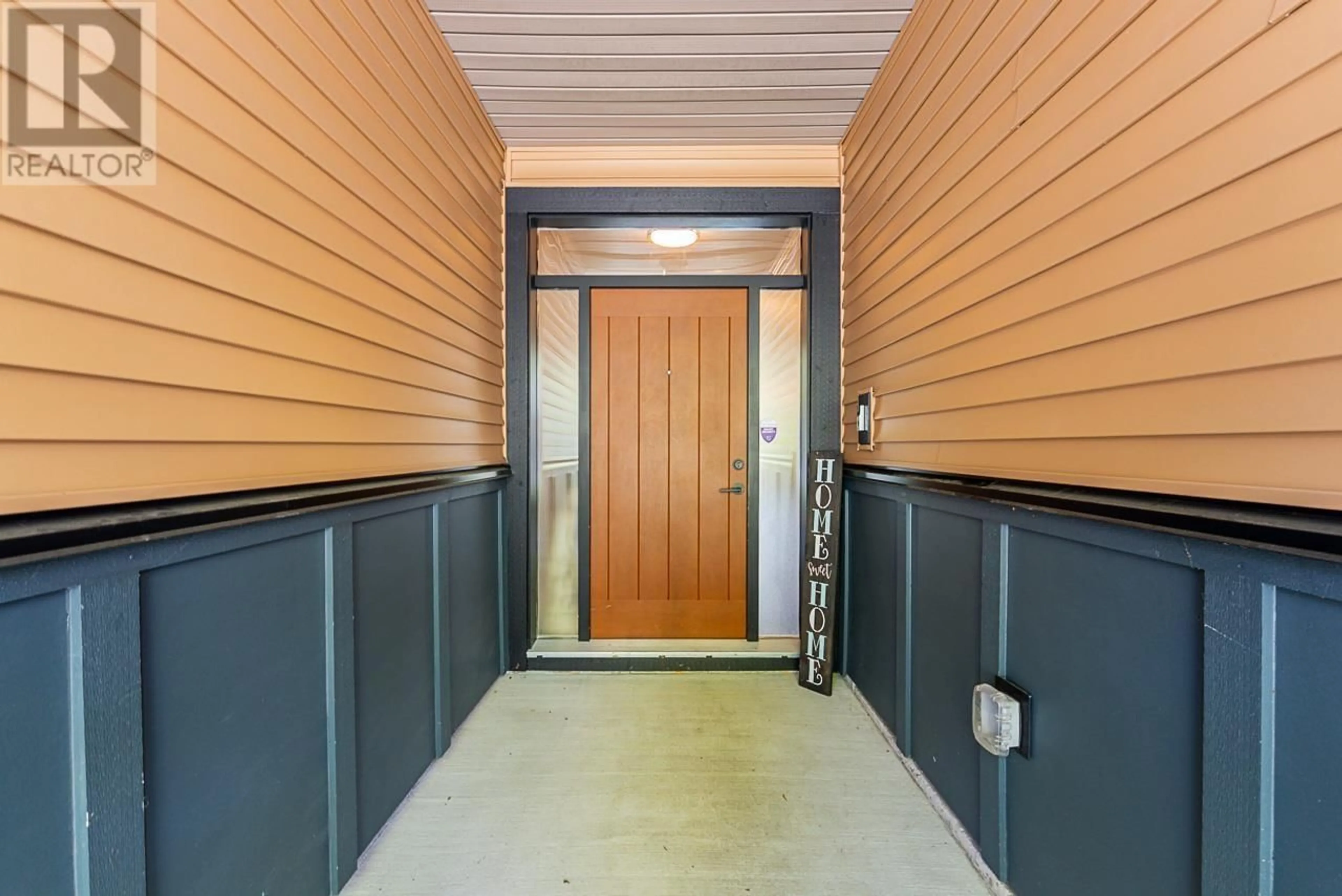 Indoor foyer for 36 - 10525 240 STREET, Maple Ridge British Columbia V2W0J3