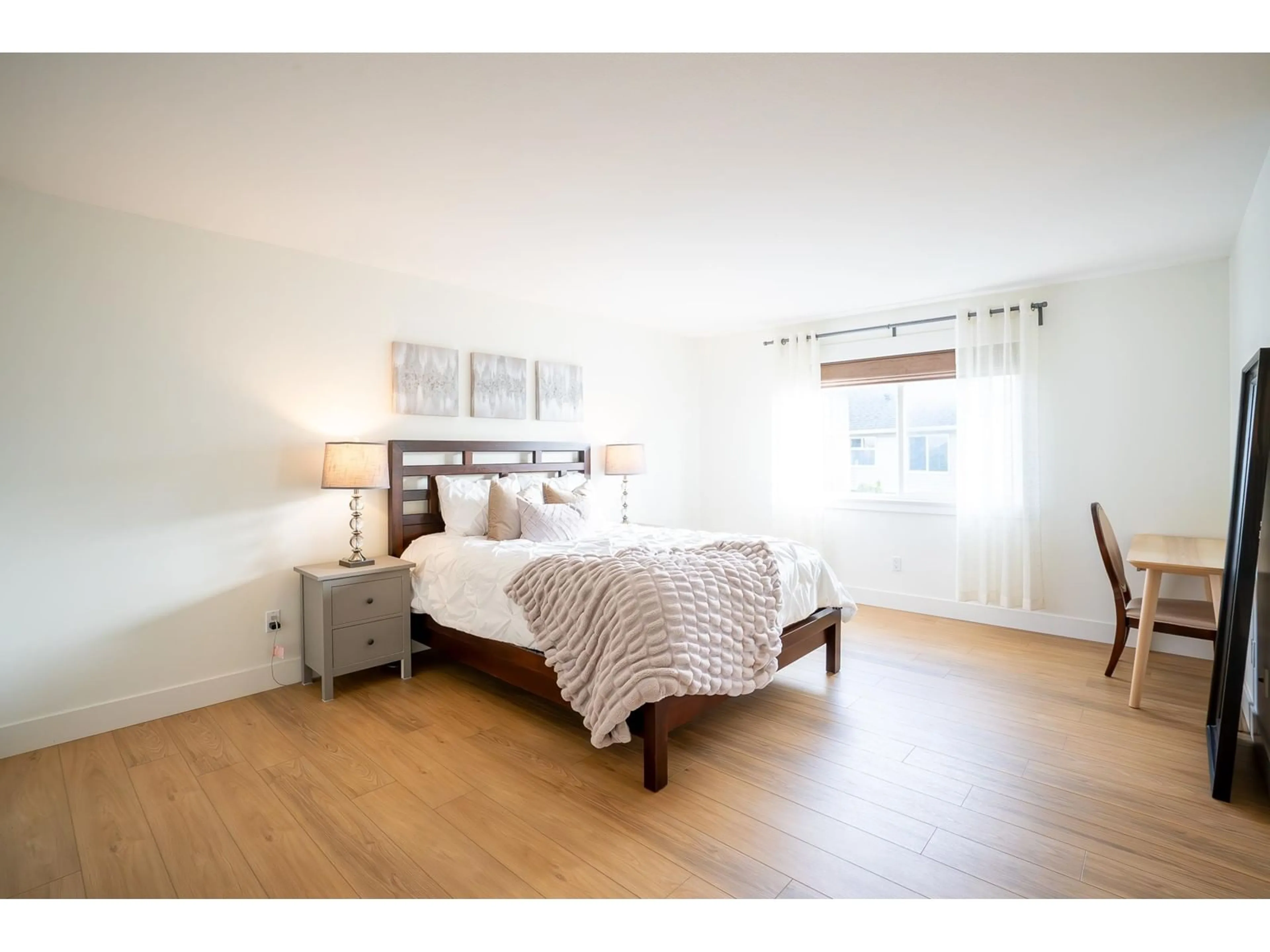 Bedroom with bed, wood/laminate floor for 17916 71, Surrey British Columbia V3S7C7