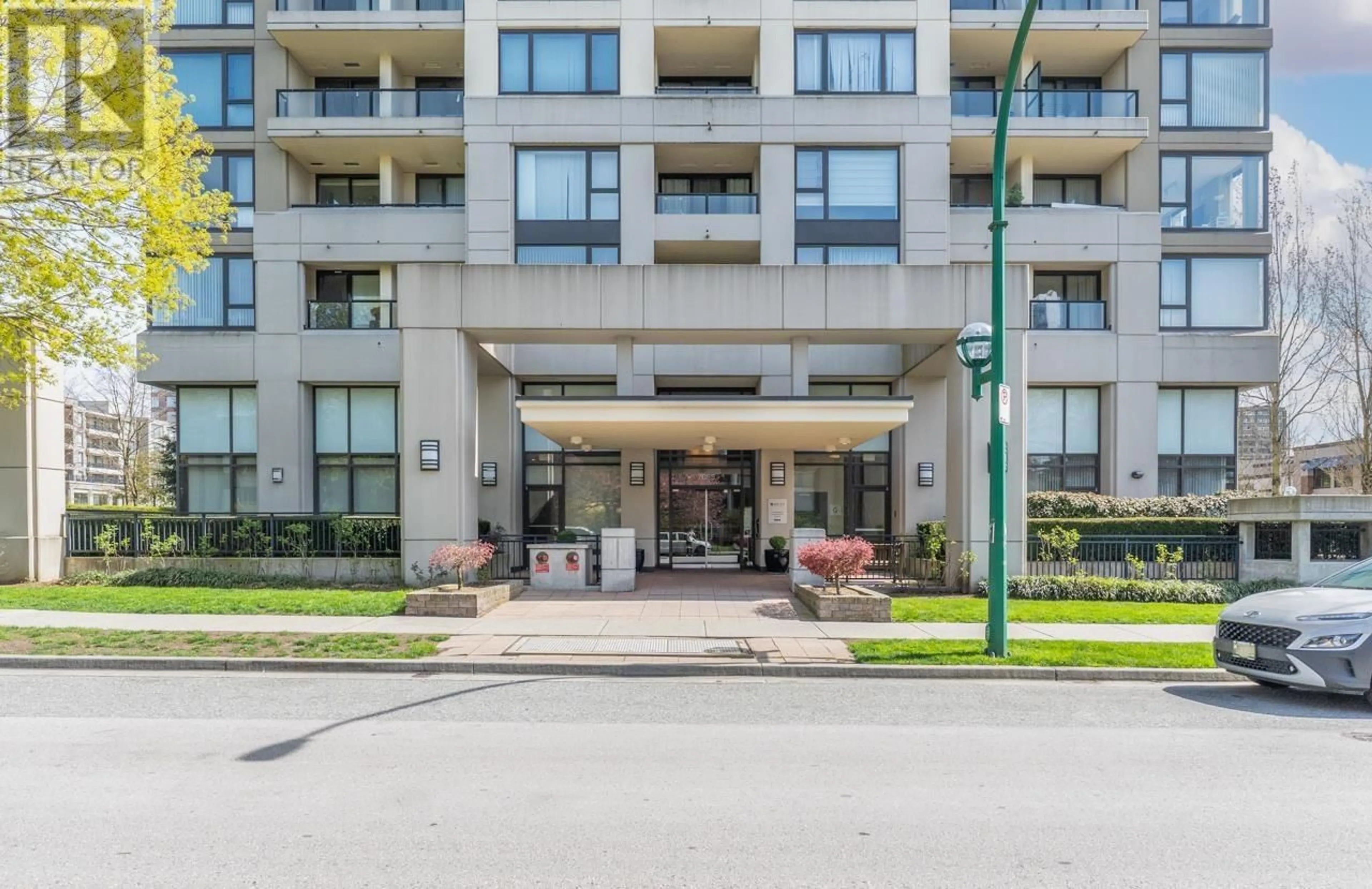 Indoor foyer for 802 - 7088 SALISBURY AVENUE, Burnaby British Columbia V5E0A4