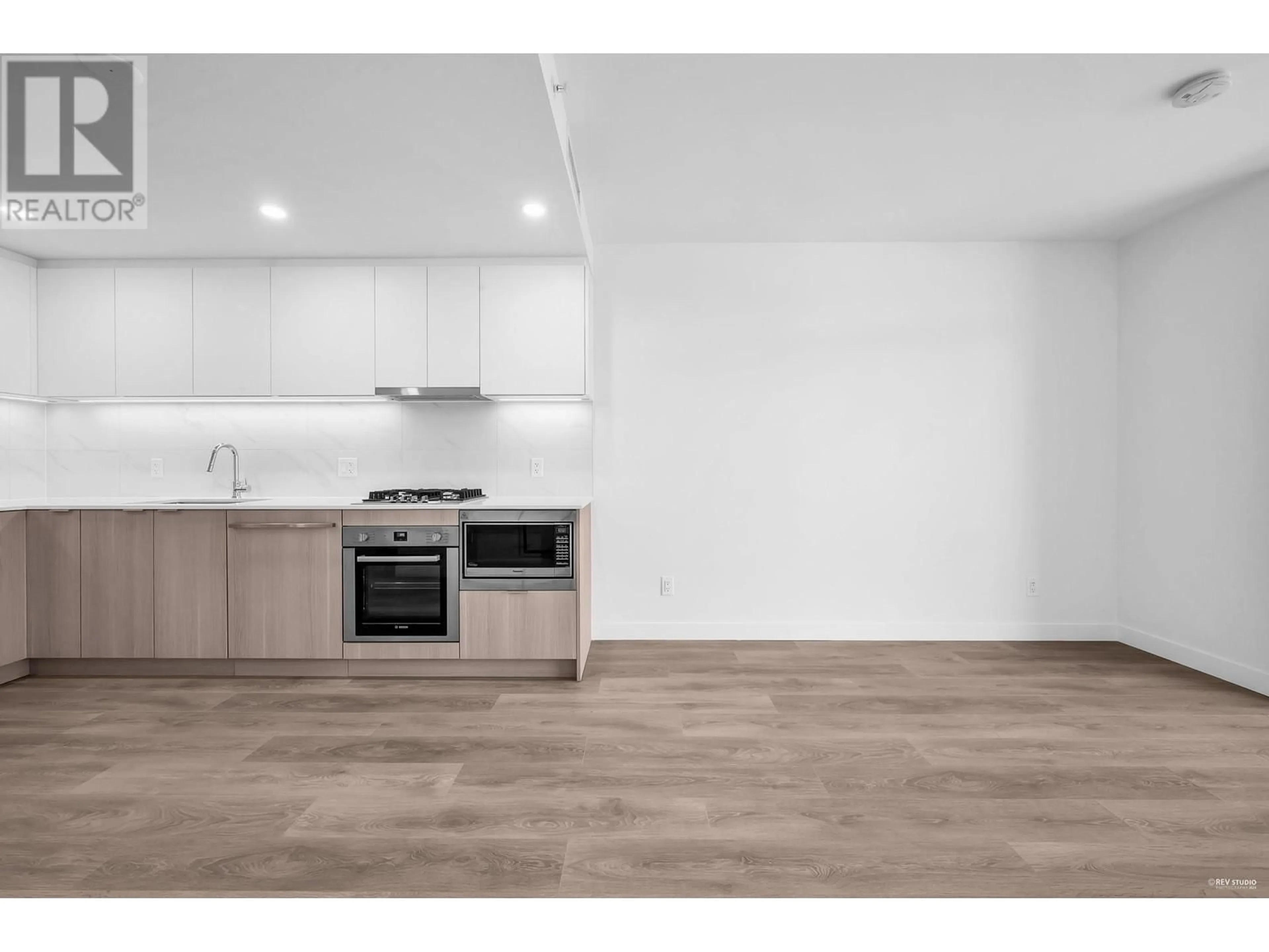 Standard kitchen, wood/laminate floor for 906 - 308 ALDERSON AVENUE, Coquitlam British Columbia V3K3V8