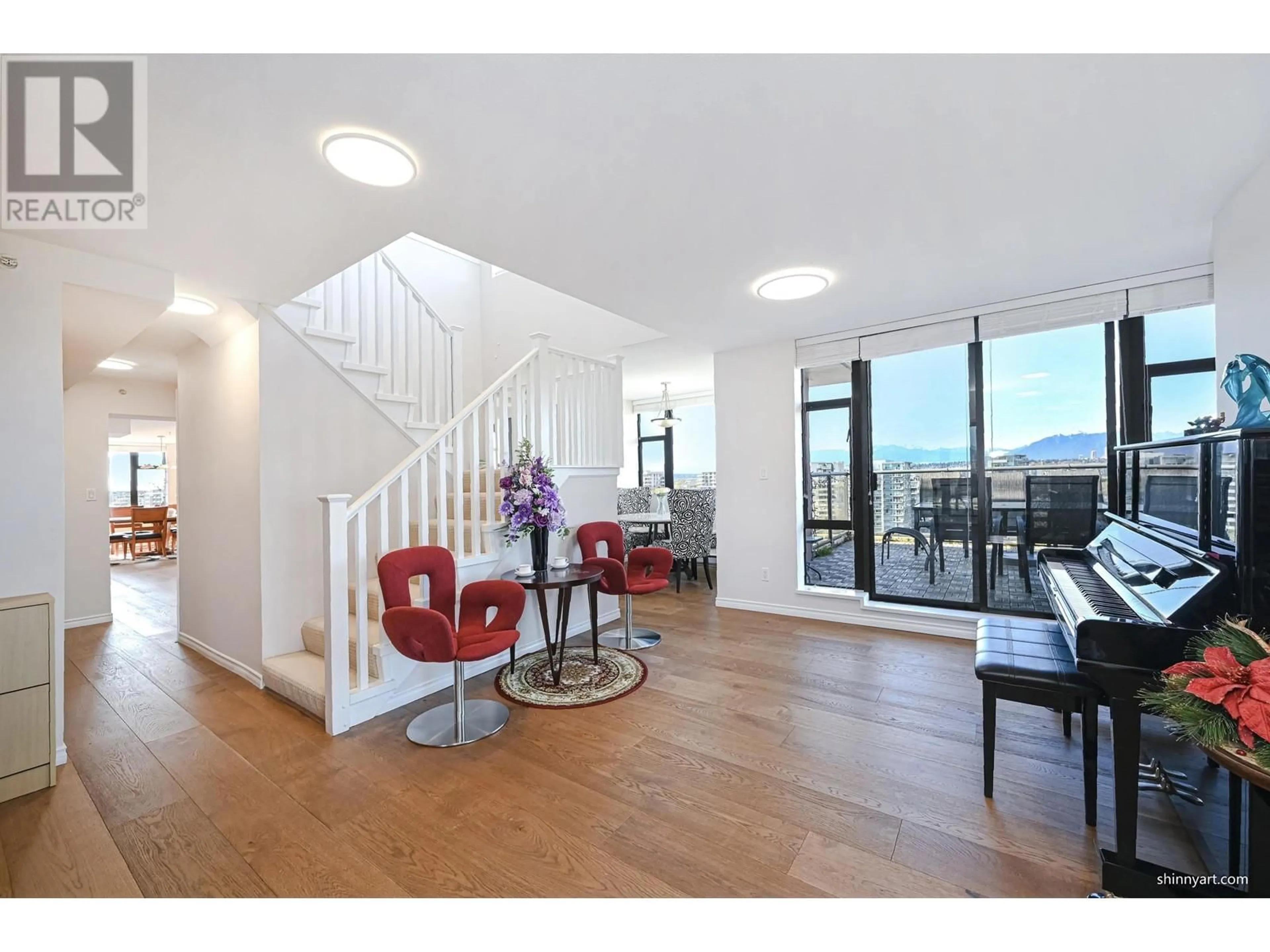 Indoor foyer for 1702 - 5933 COONEY ROAD, Richmond British Columbia V6X4H3
