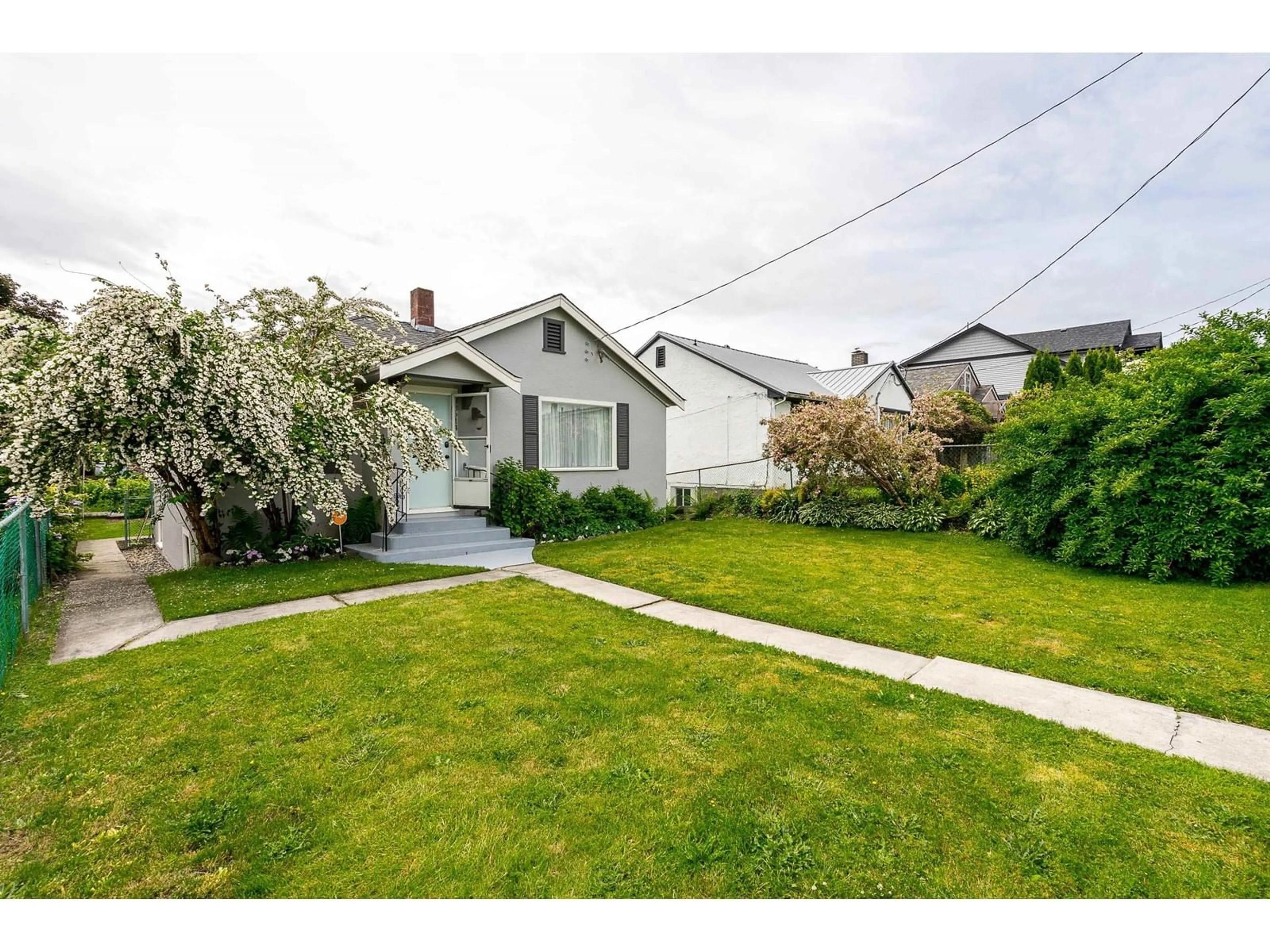 A pic from outside/outdoor area/front of a property/back of a property/a pic from drone, street for 33614 7, Mission British Columbia V2V2G1