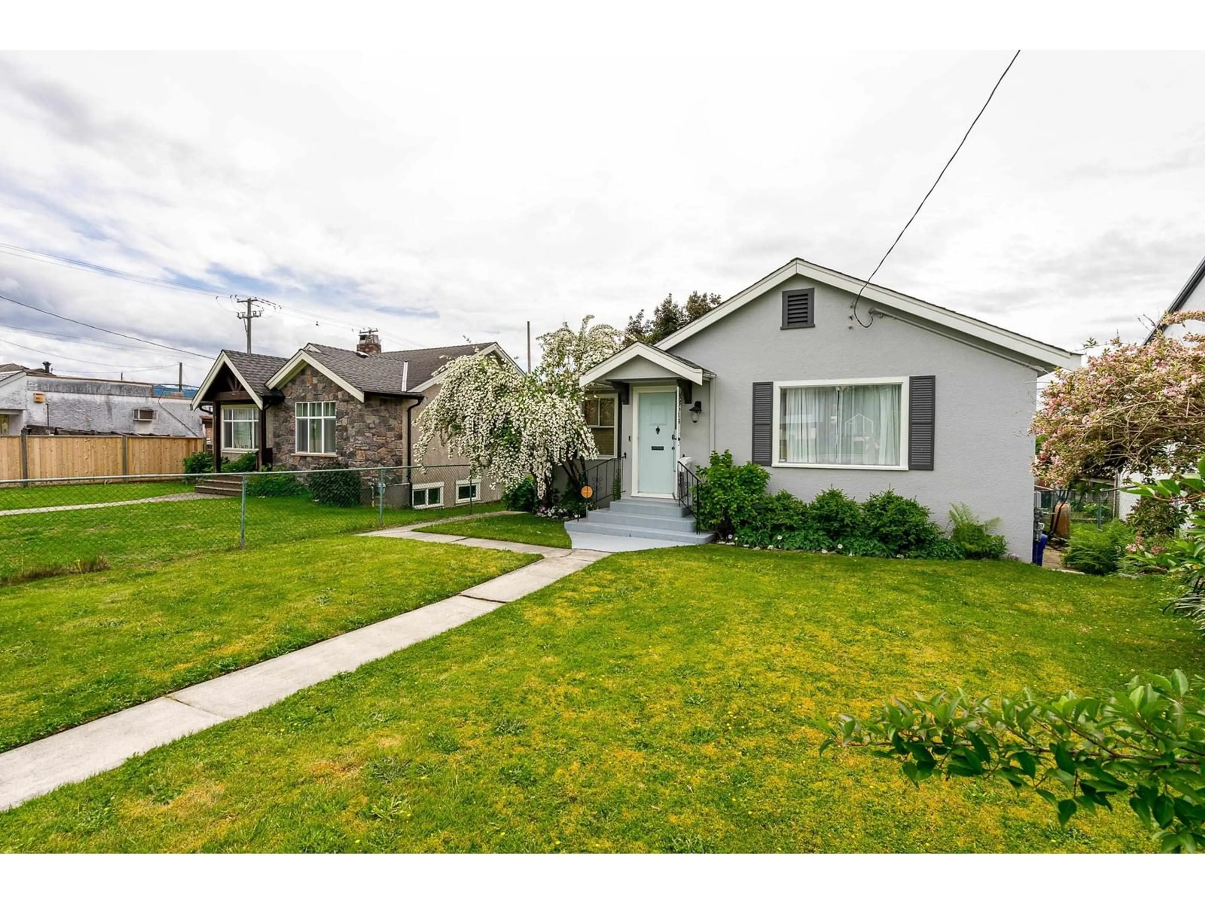 A pic from outside/outdoor area/front of a property/back of a property/a pic from drone, street for 33614 7, Mission British Columbia V2V2G1