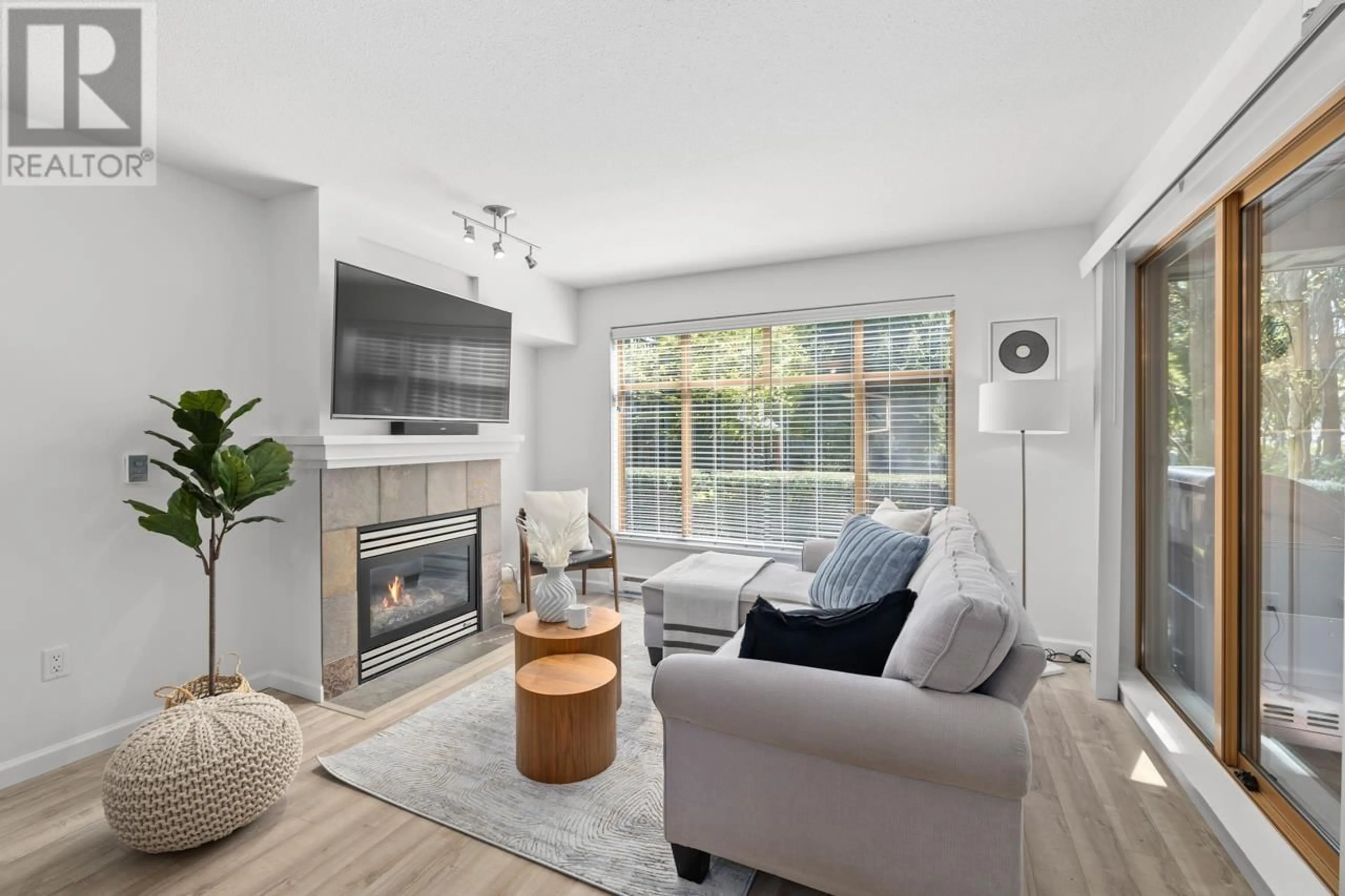 Living room with furniture, unknown for 103 - 285 NEWPORT DRIVE, Port Moody British Columbia V3H5J6