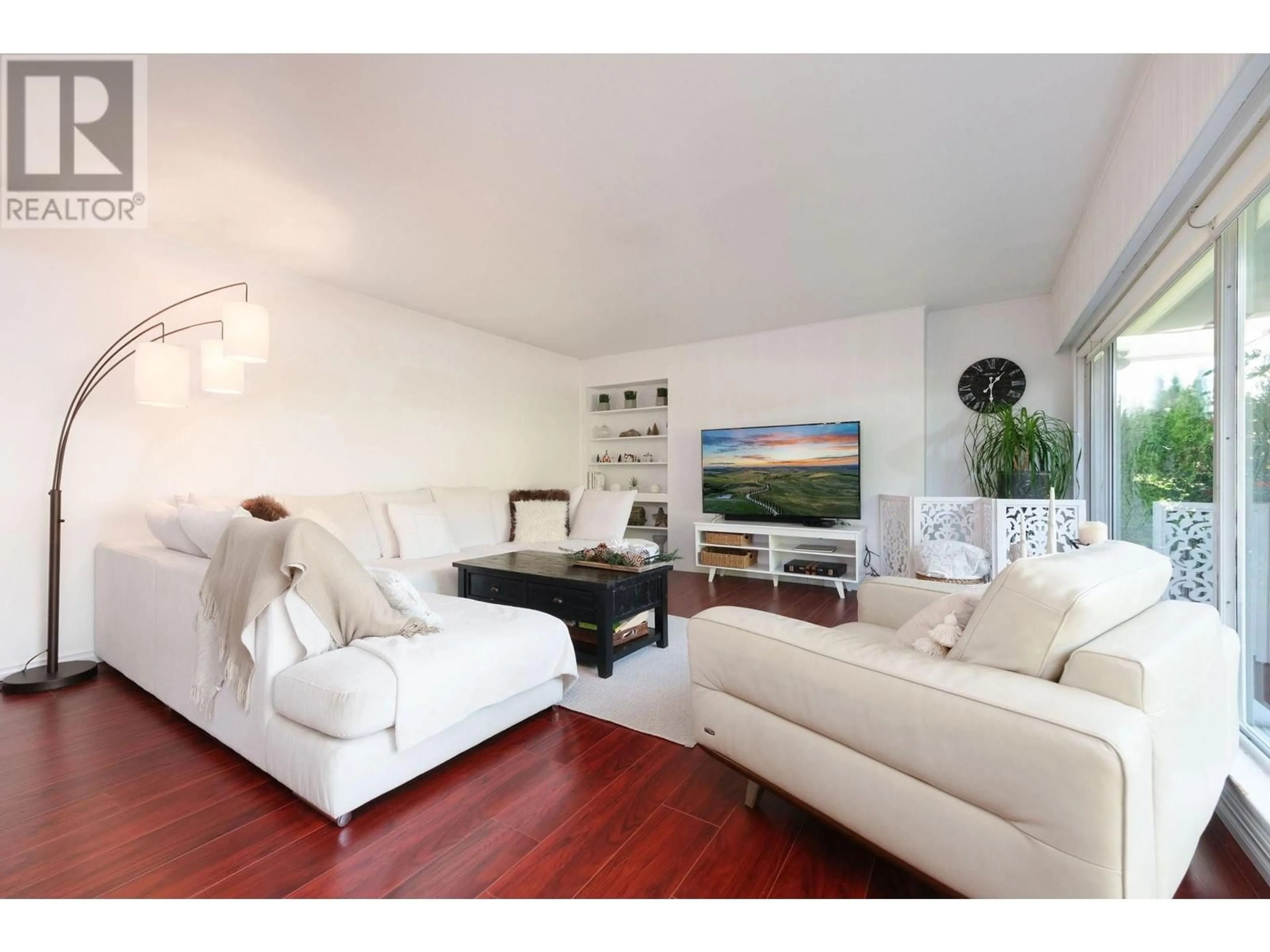 Living room with furniture, wood/laminate floor for 2250 HAYWOOD AVENUE, West Vancouver British Columbia V7V1X5