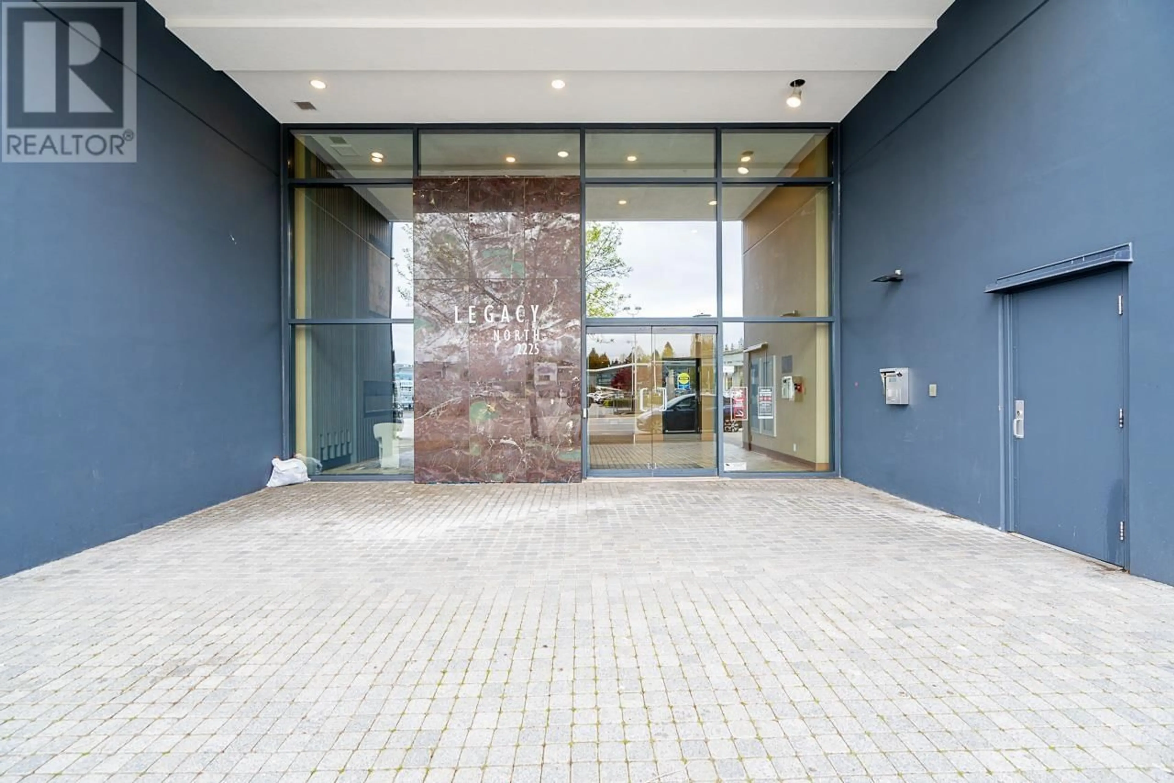 Indoor foyer for 902 - 2225 HOLDOM AVENUE, Burnaby British Columbia V5B0A1