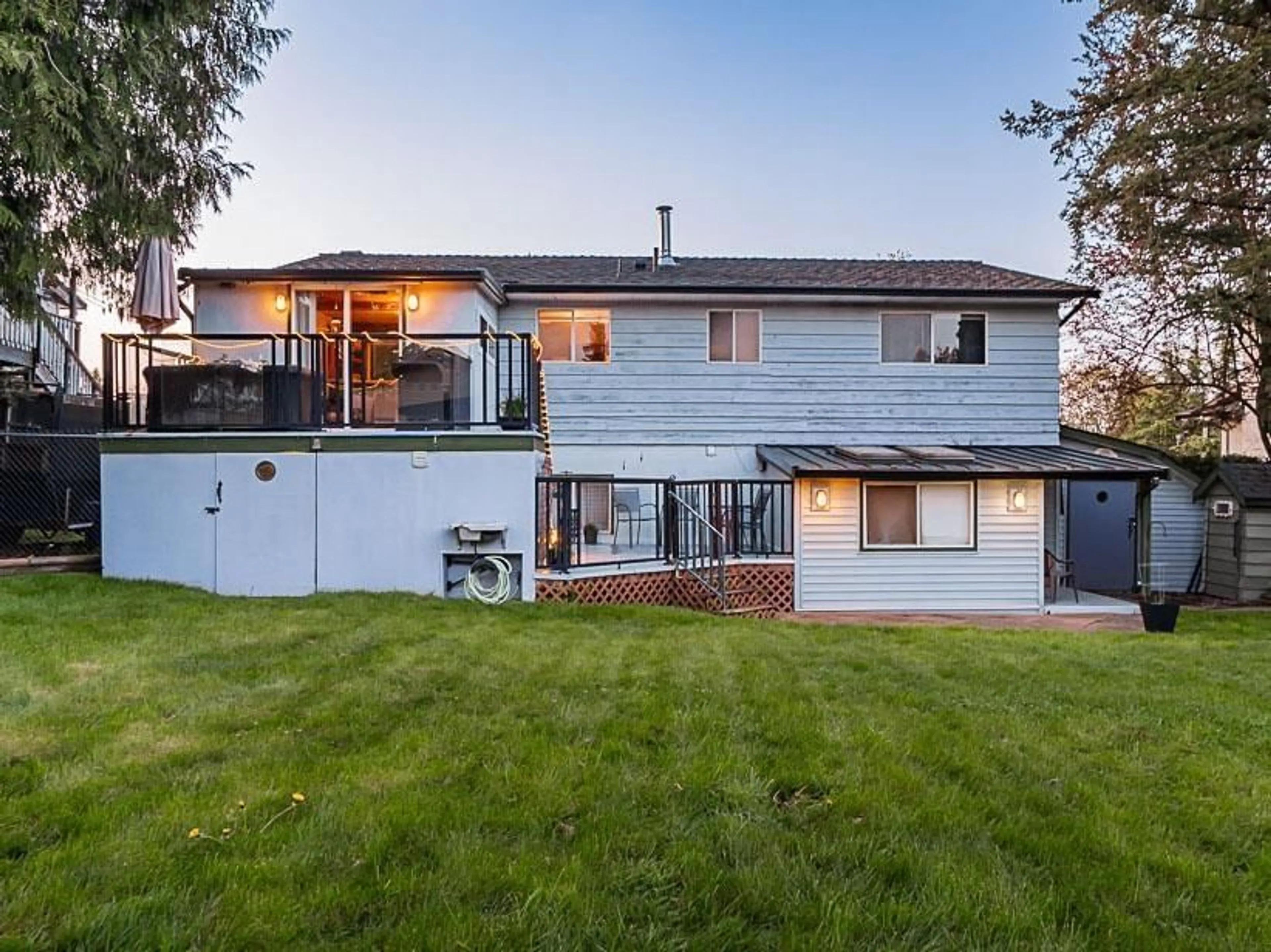 A pic from outside/outdoor area/front of a property/back of a property/a pic from drone, unknown for 26924 28A, Langley British Columbia V4W3A1