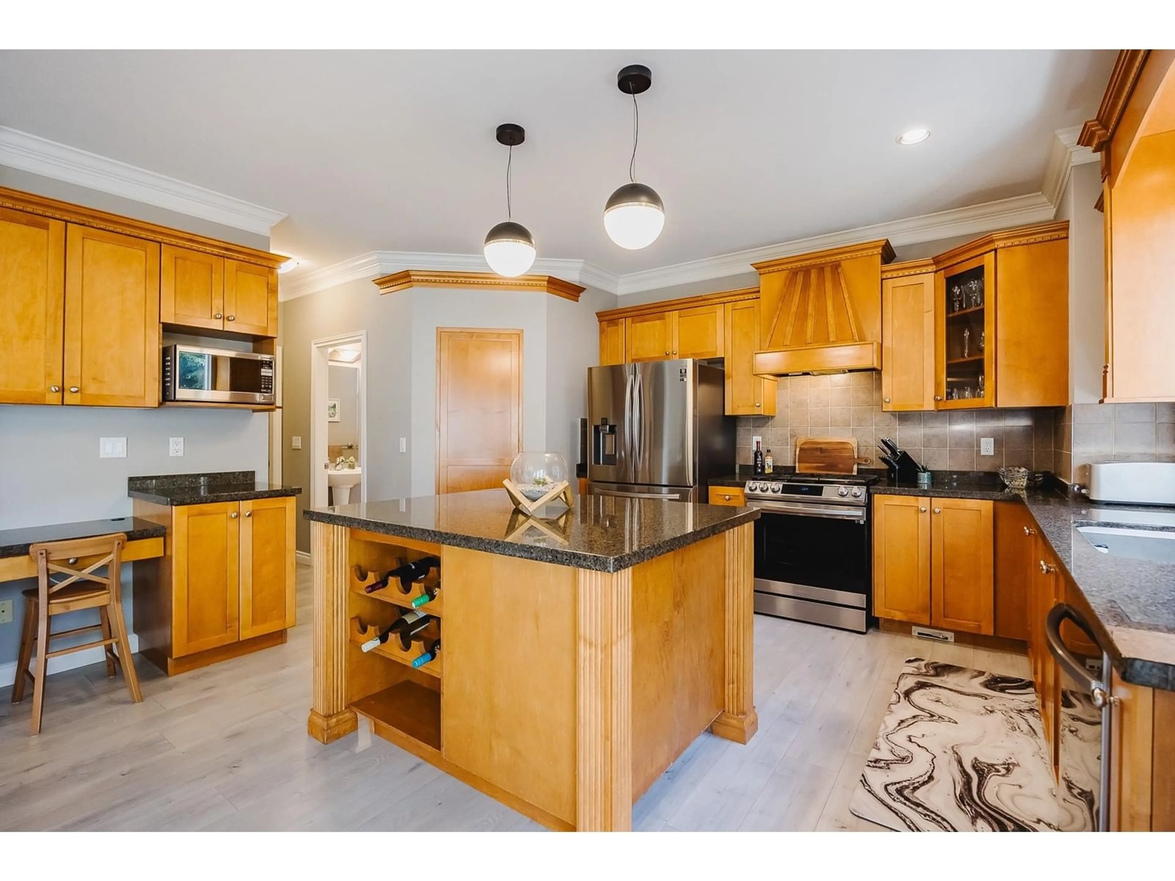 Open concept kitchen, ceramic/tile floor for 8977 217, Langley British Columbia V1M4C7