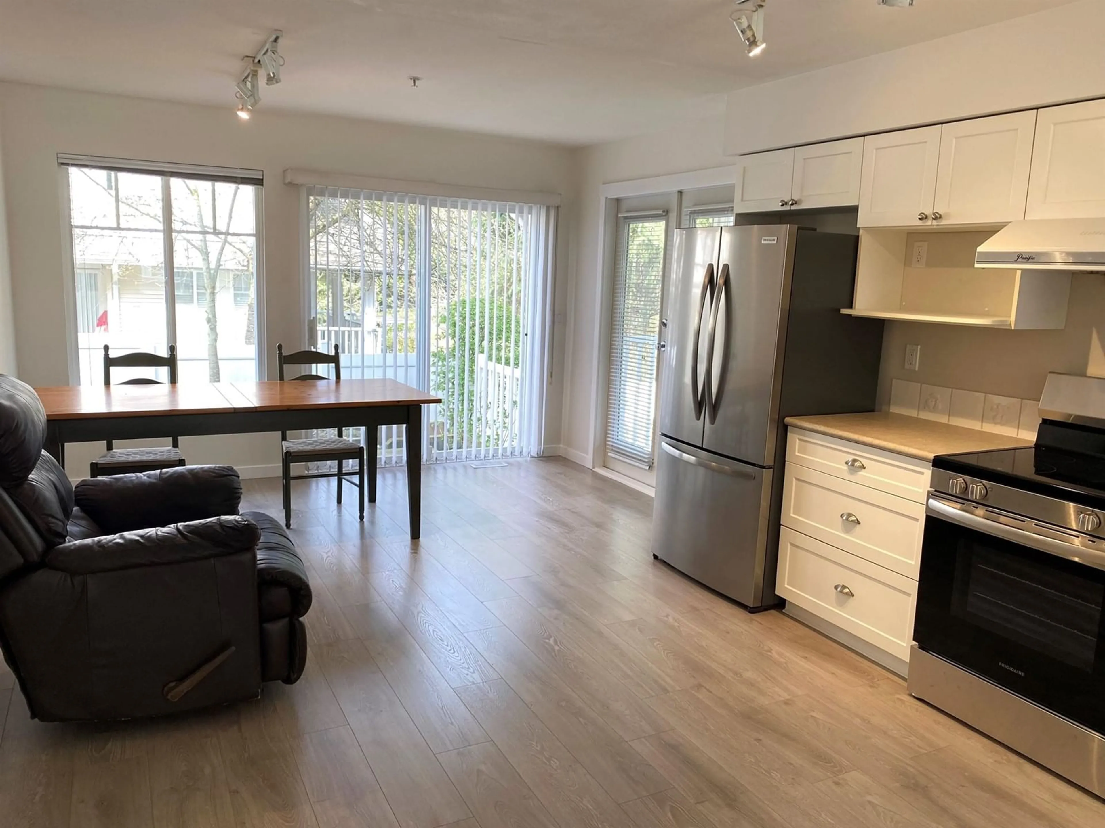 Open concept kitchen, wood/laminate floor for 79 - 12711 64, Surrey British Columbia V3W1X1