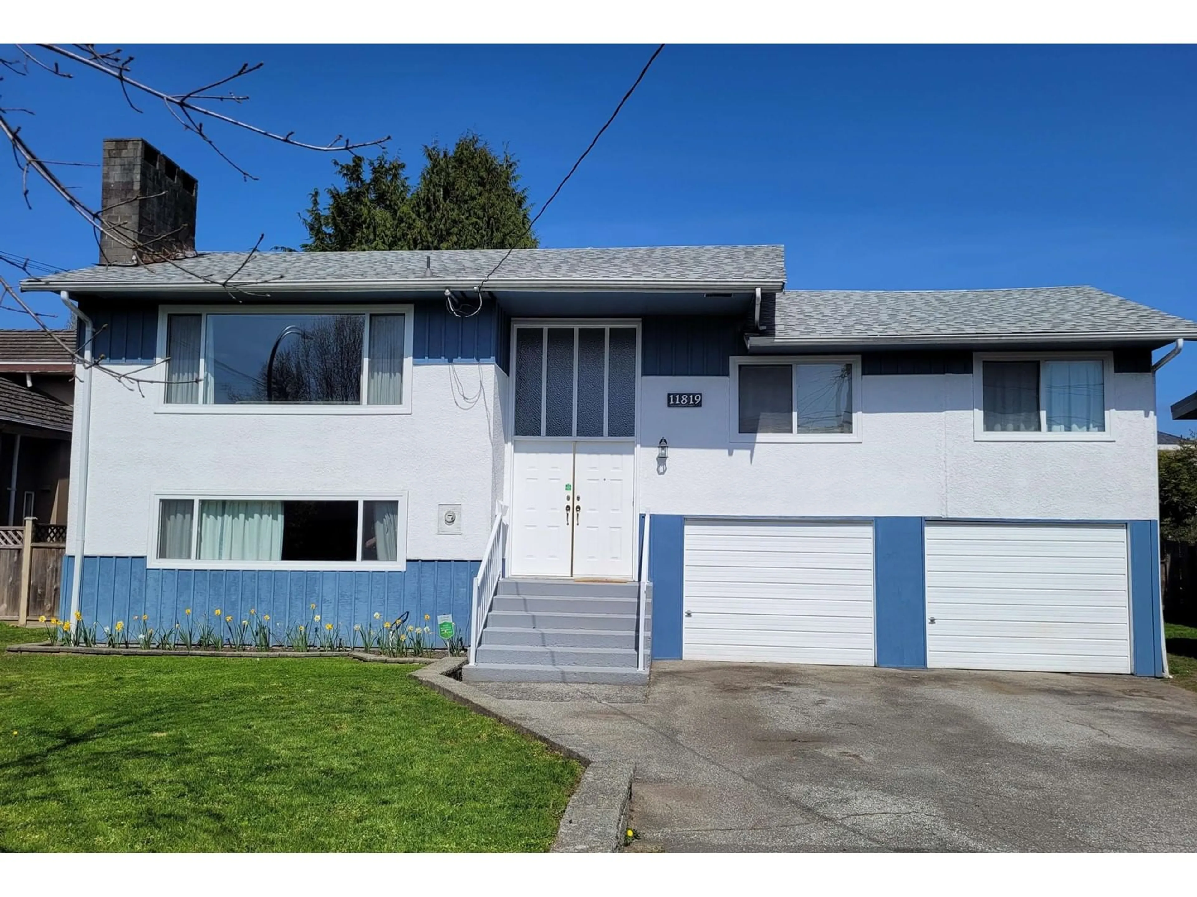 Home with vinyl exterior material, street for 11819 86, Delta British Columbia V4C2X5