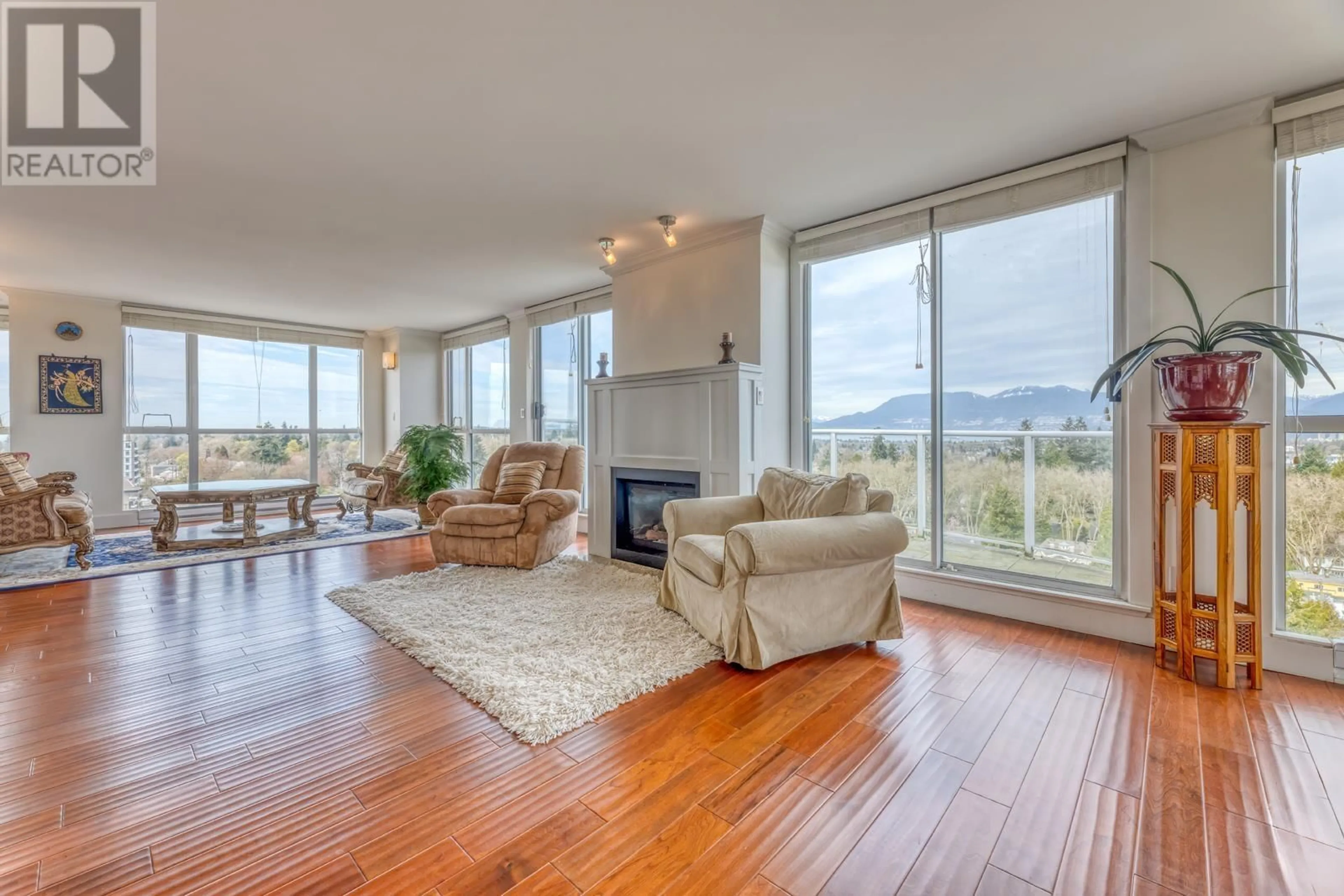 Living room with furniture, wood/laminate floor for PH1 - 2121 38TH AVENUE, Vancouver British Columbia V6M1R8