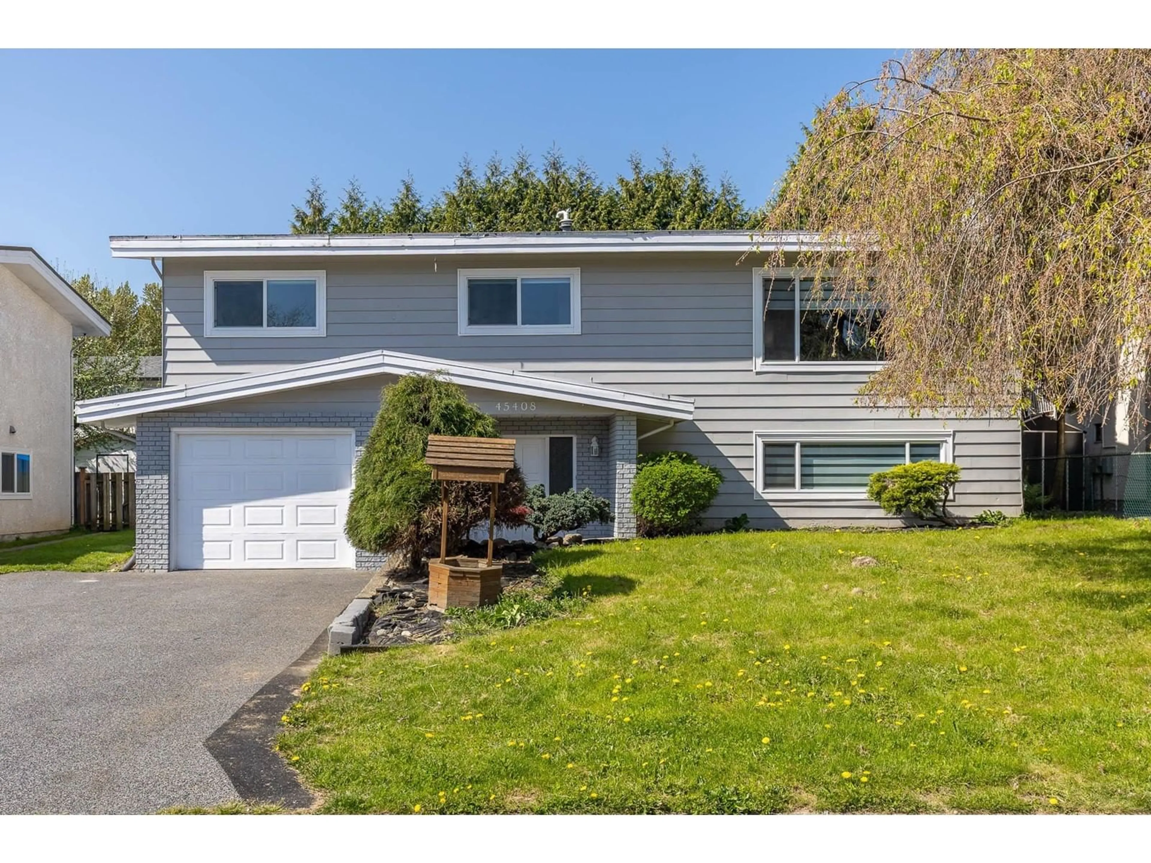 Home with vinyl exterior material, street for 45408 SPARTAN CRESCENT, Chilliwack British Columbia V2P6V2