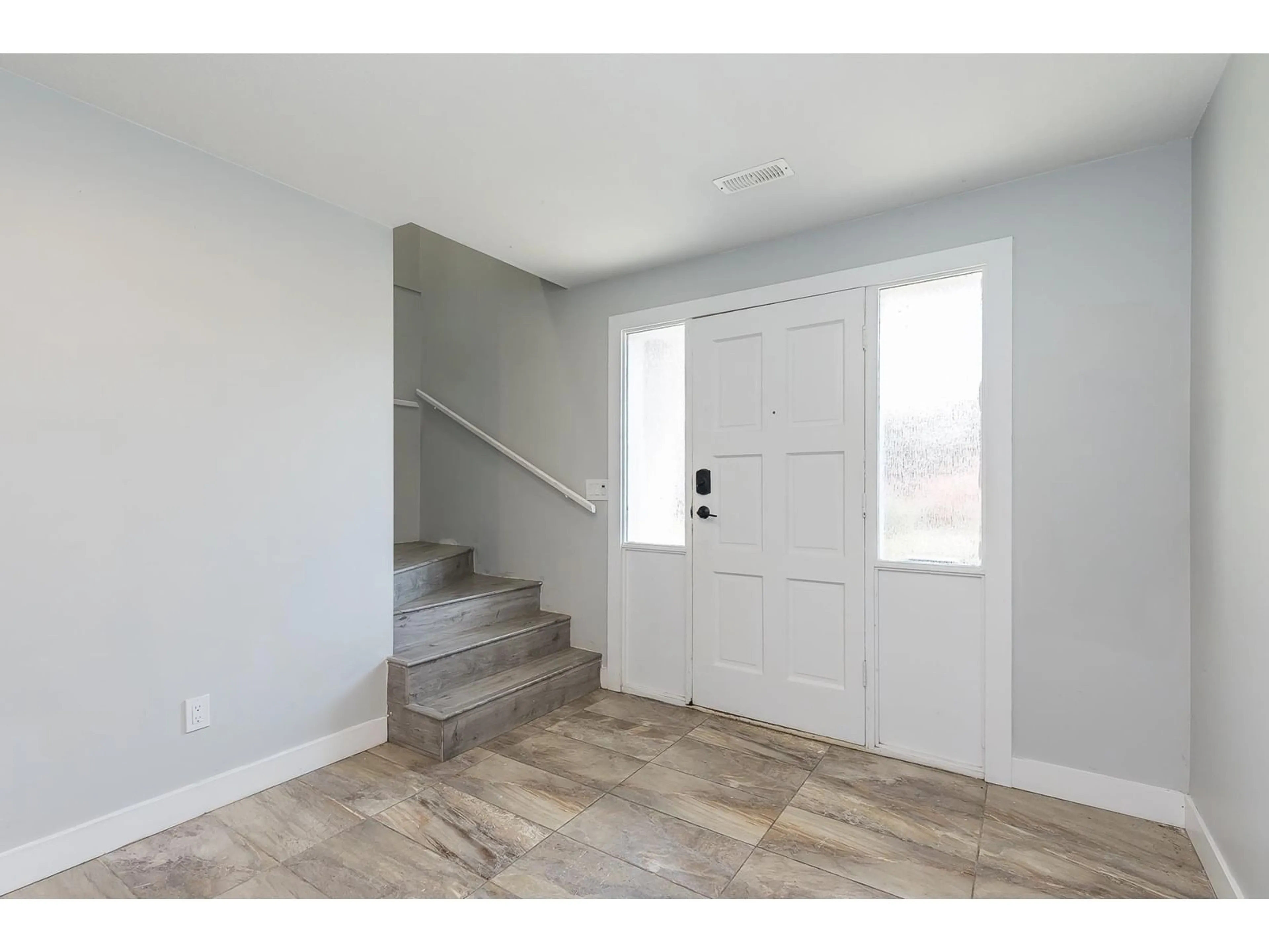 Indoor entryway for 45408 SPARTAN CRESCENT, Chilliwack British Columbia V2P6V2