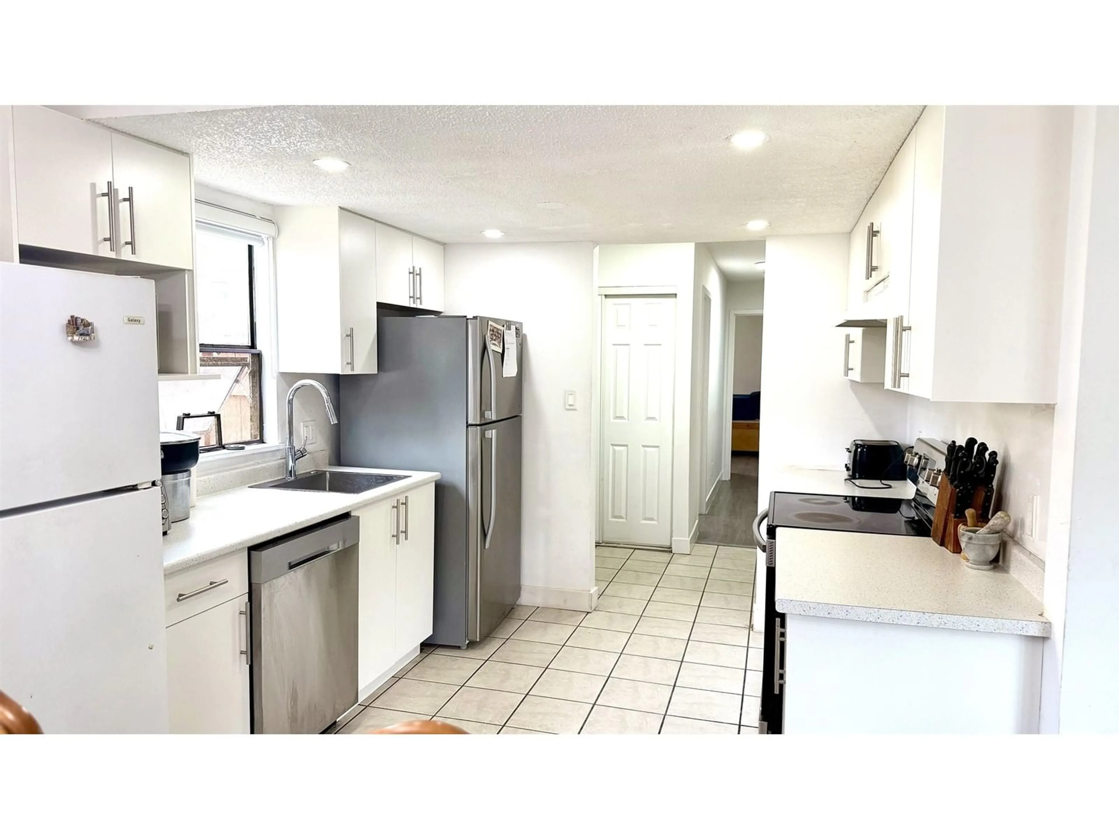 Standard kitchen, ceramic/tile floor for 101 - 7131 133A, Surrey British Columbia V3W8A1
